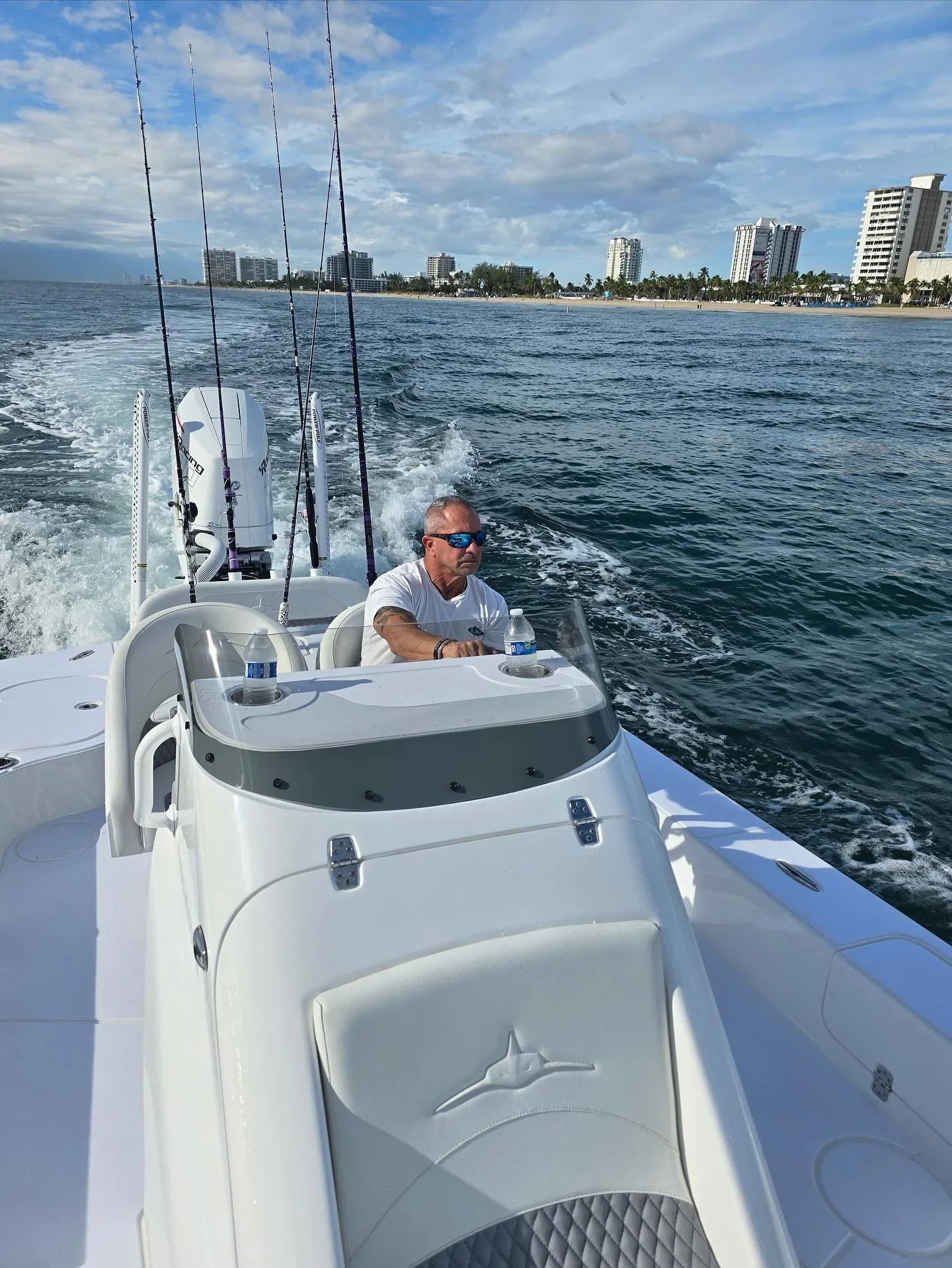We love seeing our customers enjoying their 24 savage! #turnerboatworks #mercurymarine #mercuryracing #centerconsole #powerpole #saltwaterfishing #eastcoast #texascoast #sporttrailtrailers #jlaudio #slicksticks #seadek #bobsmachine #shockwaveseats #b
