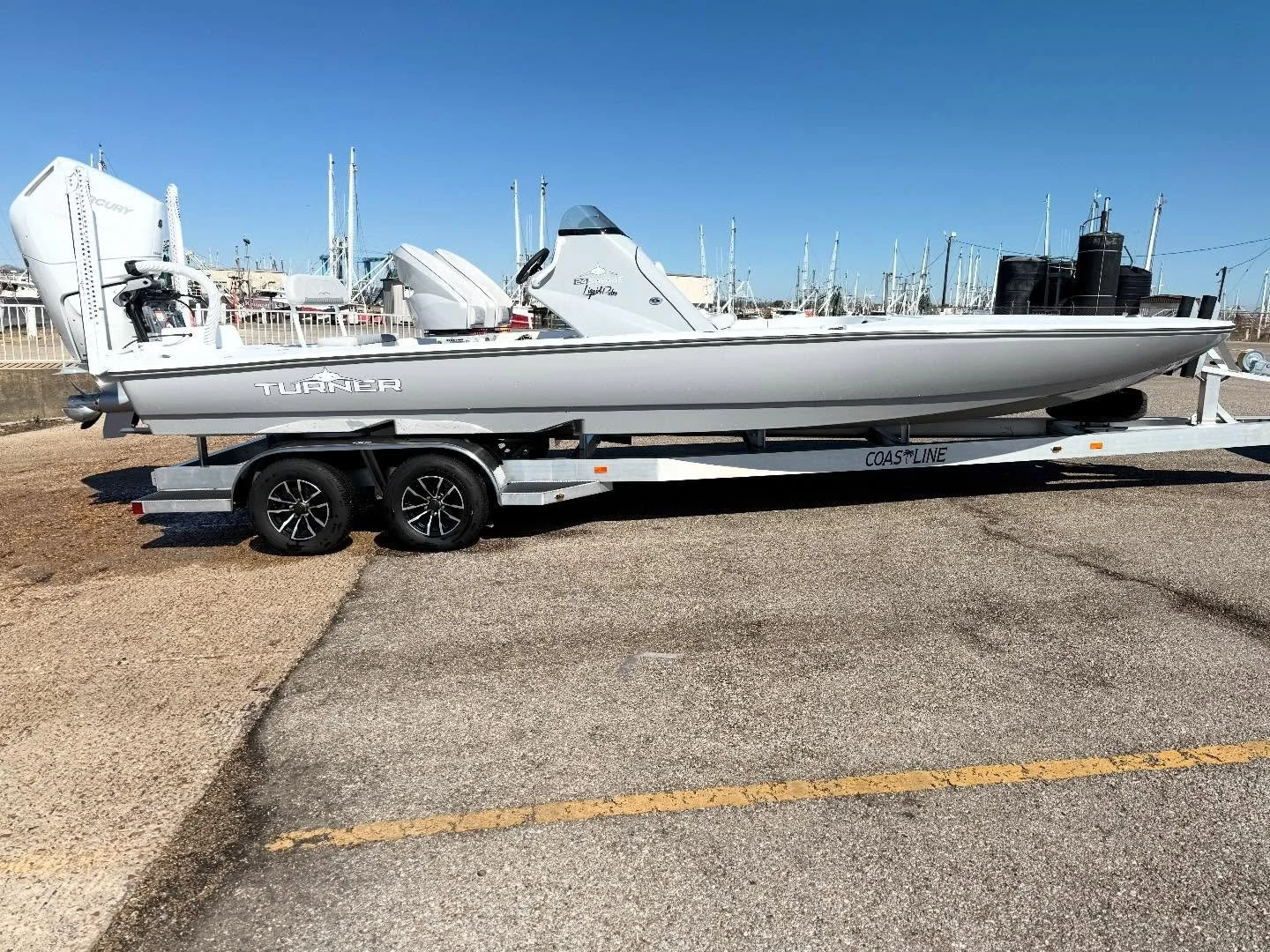 Sunshine hitting her just right 😮&zwj;💨 #turnerboatworks #flatsfishing #skinnywater #wadefishing