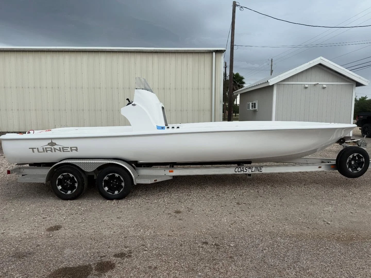 Blank slate 2500 VS could be ready to rock in a pretty short order! Just in time for summer! It&rsquo;s pre rigged for the v10 platform. #turnerboatworks #mercurymarine #saltwaterfıshing #wadefishing