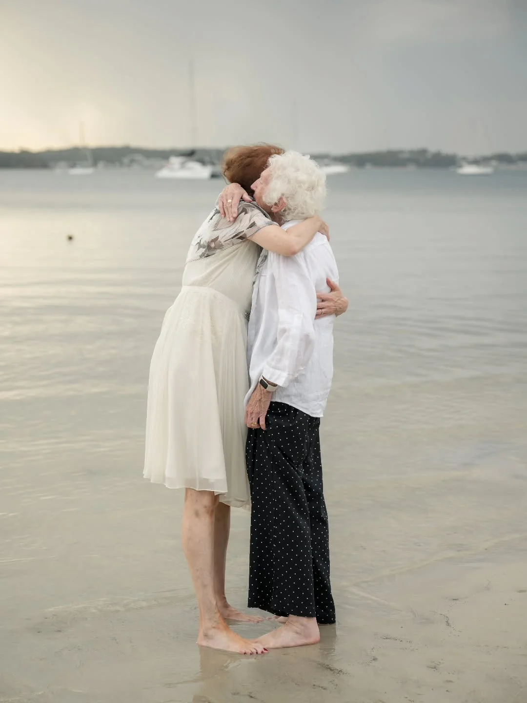 A mother's love knows no distance, it's truly special and eternal. Capturing precious moments with this beautiful family. Celebrating connection despite the miles between us. Truly special ✨️

#family #holidays #photoshoot #connection #mother