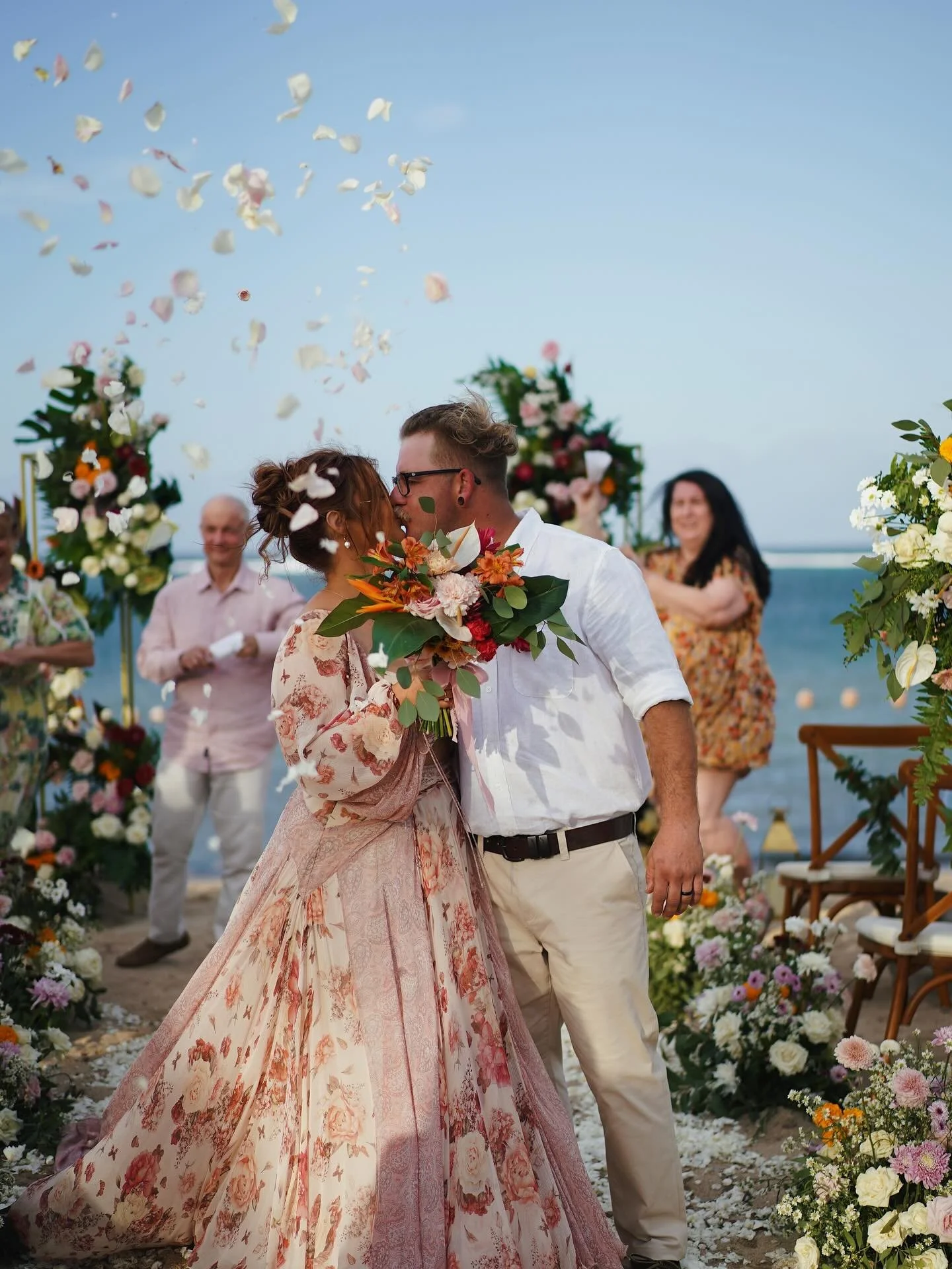 Barefoot, beachside, and fireworks to finish! Erin and Jake&rsquo;s wedding was one for the books 💫💍