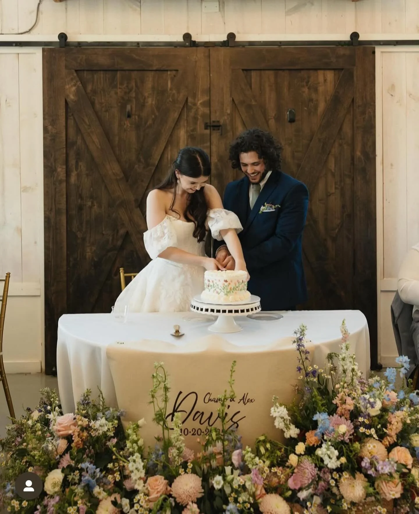 Ohhh how SWEET it is not only be loved by you&hellip; but also to BOOK us here at One Preston Events for only $4,000 at our Carriage house for dates open in January-May 2026! 

That&rsquo;s half off of our pricing and valid for new couples only! 

De