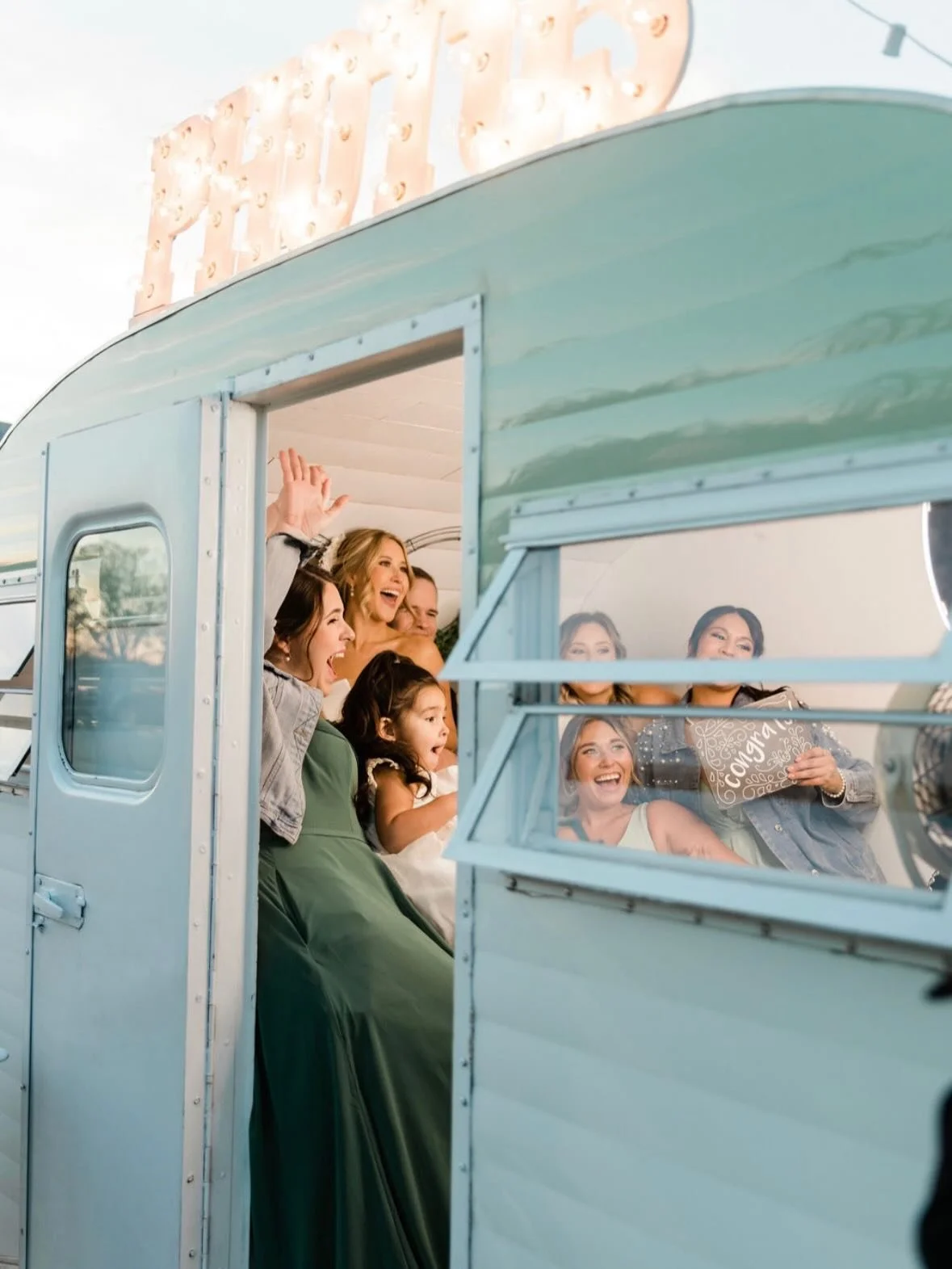 Vows, views, and a vintage photo booth van is a 10/10 guest experience. And guess what? You can have that here with us at One Preston Events! 

Our couples love our open vendor policy because your day should be about you. 

📸 @williamscreative.co 

