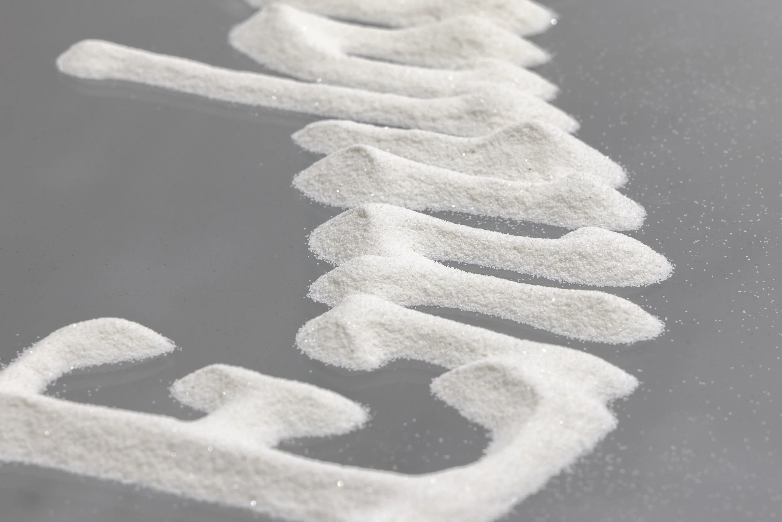 (Detail) 'Failed Attempt (Emulates Yesterday.)' 2026 I Silica sand & Glass plinth, 61 x 107 x 48 cm I Photo: Malle Madsen