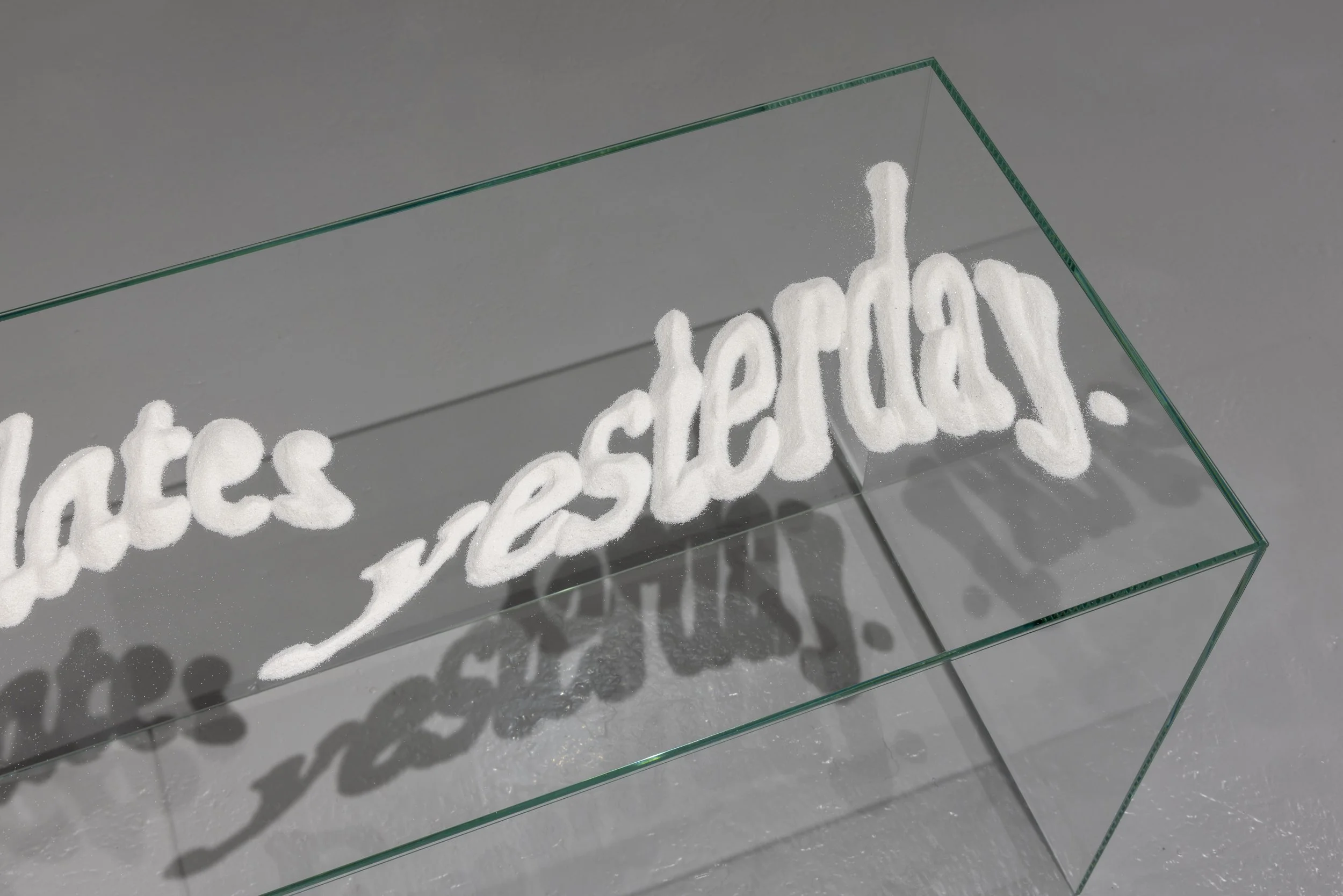 (Detail) 'Failed Attempt (Emulates Yesterday.)' 2026 I Silica sand & Glass plinth, 61 x 107 x 48 cm I Photo: Malle Madsen