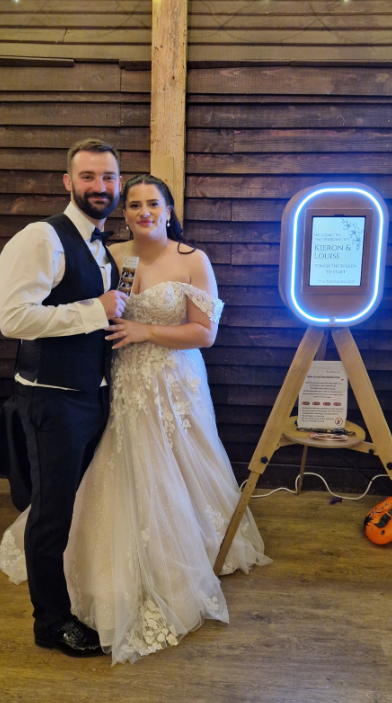 Champagne Photobooths 1.png