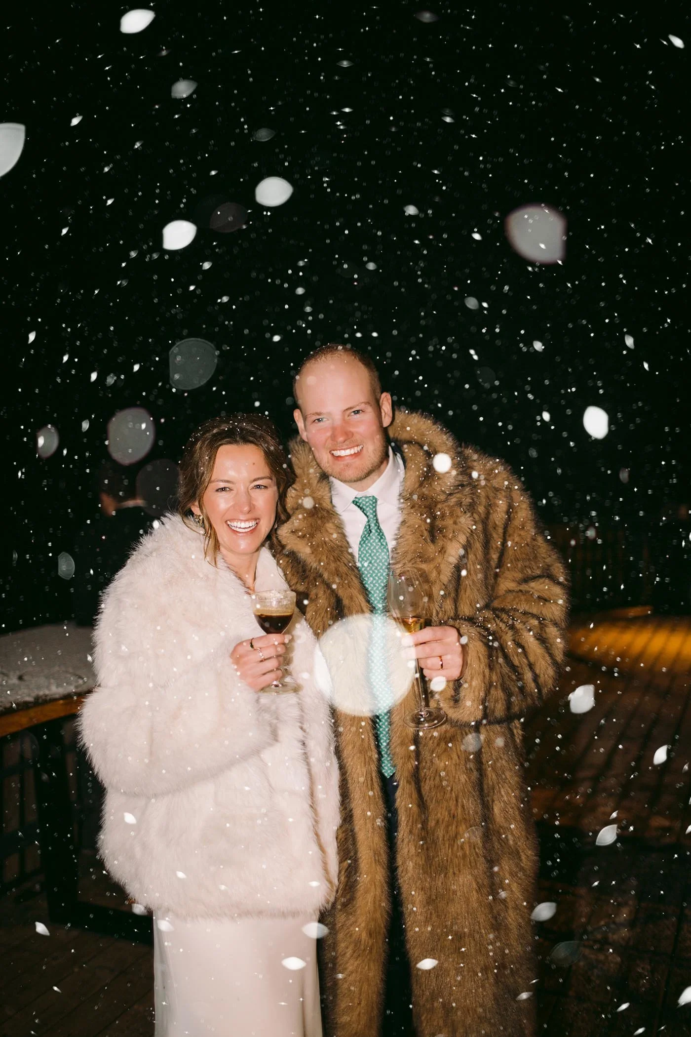 la-clusaz-winter-wedding-night-snow-couple.jpg