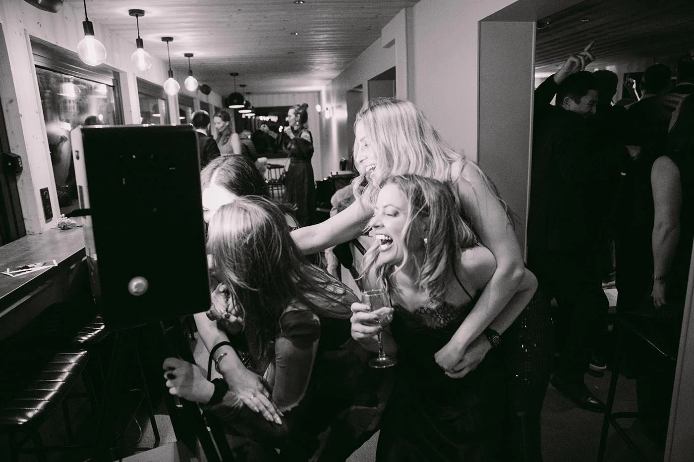 la-clusaz-wedding-photo-booth-guests.jpg