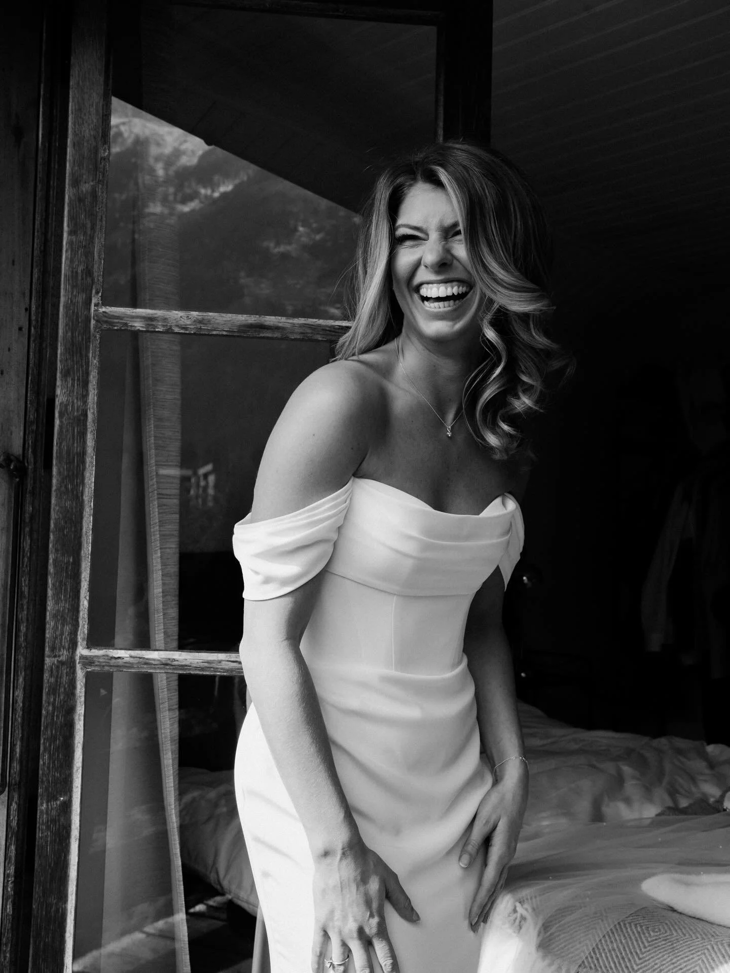 Will never get over this beauty! Gorgeous bridal portraits before Tori and the bridal party headed off to the ceremony.

Always ensure enough time is scheduled after hair and makeup is finished to capture these moments and nothing feels rushed! 🤍

P