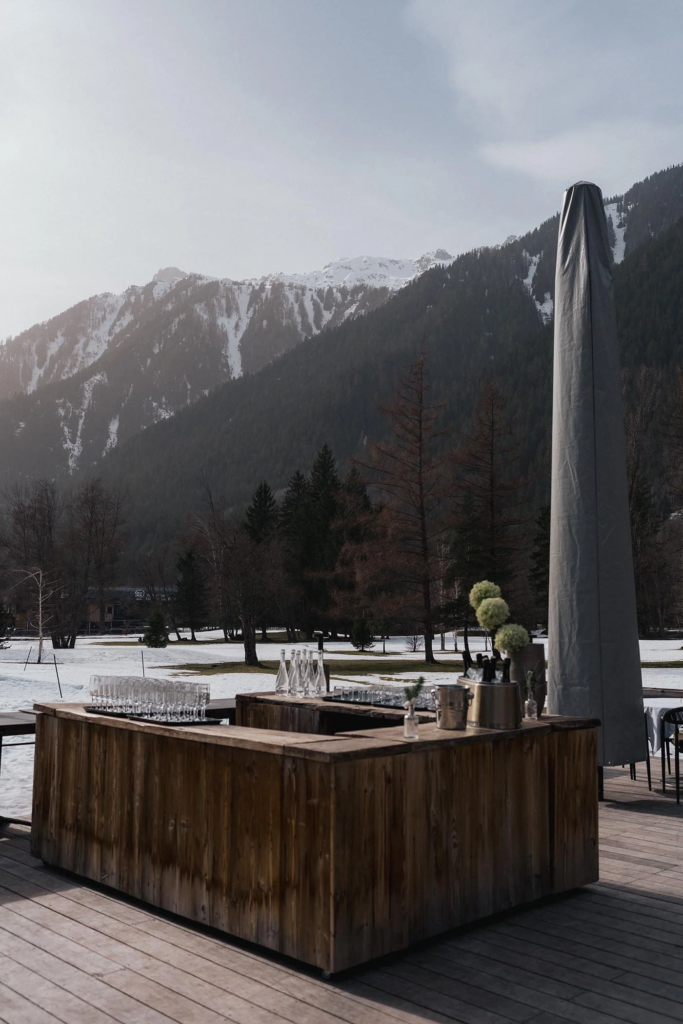 chamonix-alpine-wedding-bar.jpg