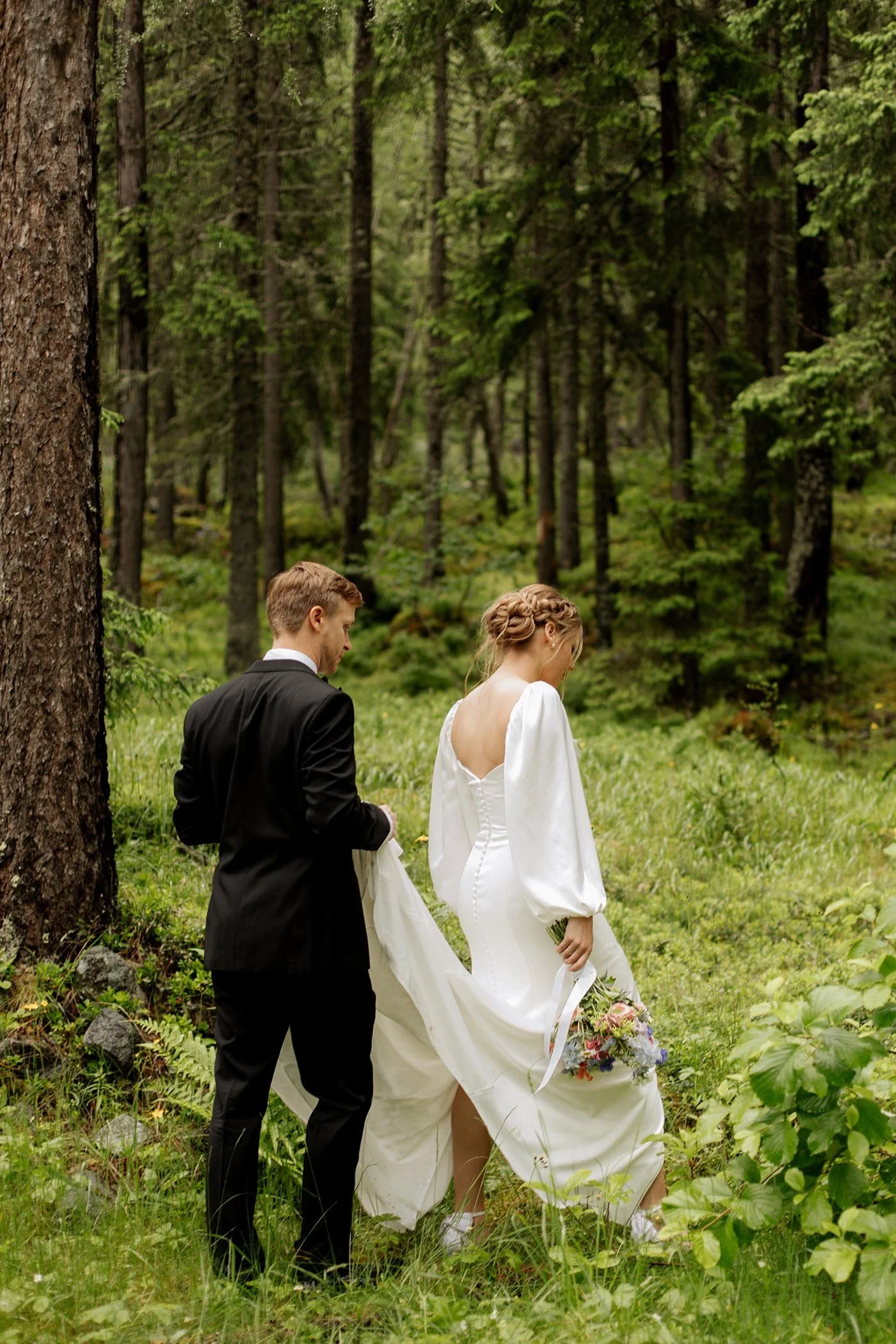 chamonix-wedding-couple-walking-nature.jpg