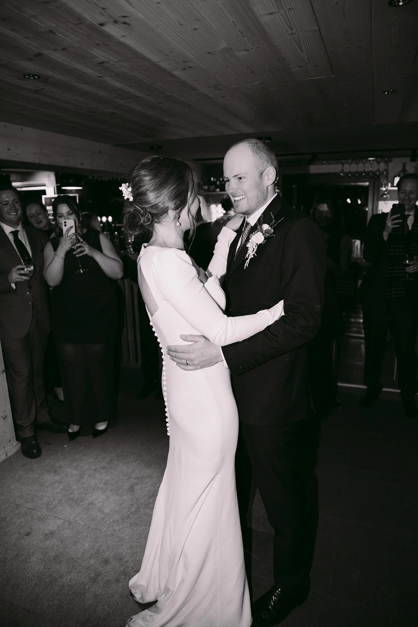 la-clusaz-wedding-first-dance-evening.jpg
