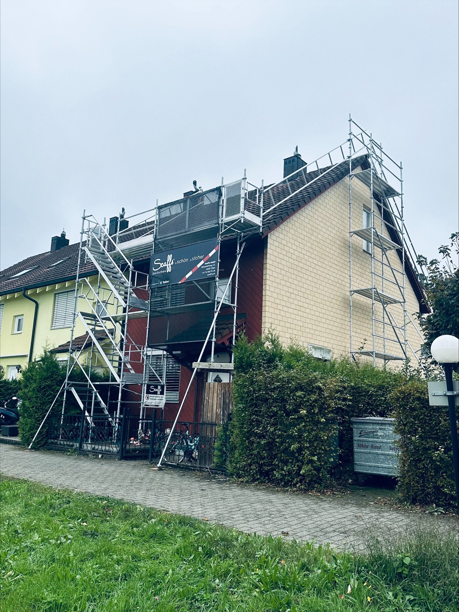 Solargerüste für Photovoltaikanlagen: Warum die richtige Gerüstlösung entscheidend ist
