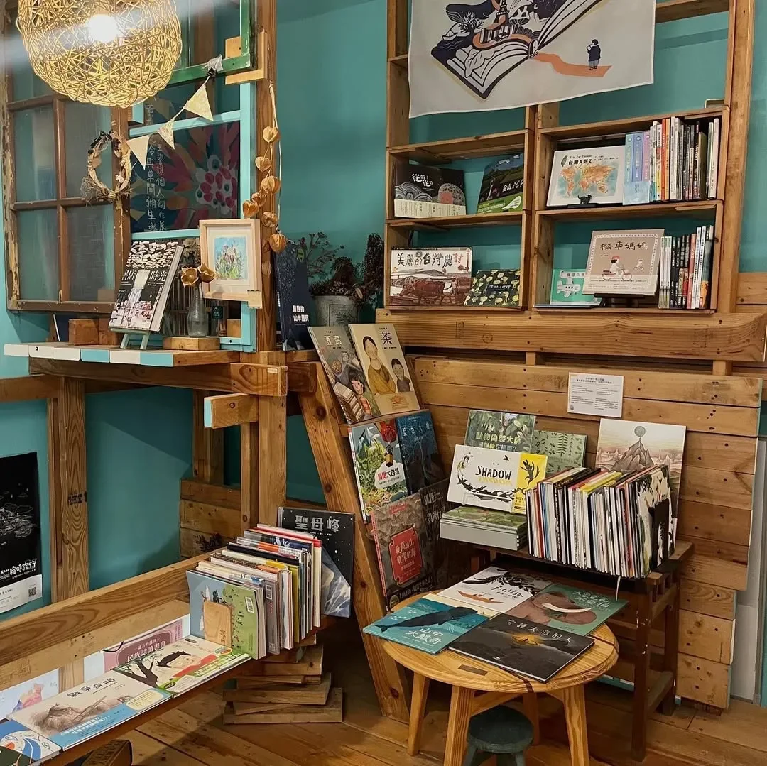 新營曬書店二樓一角