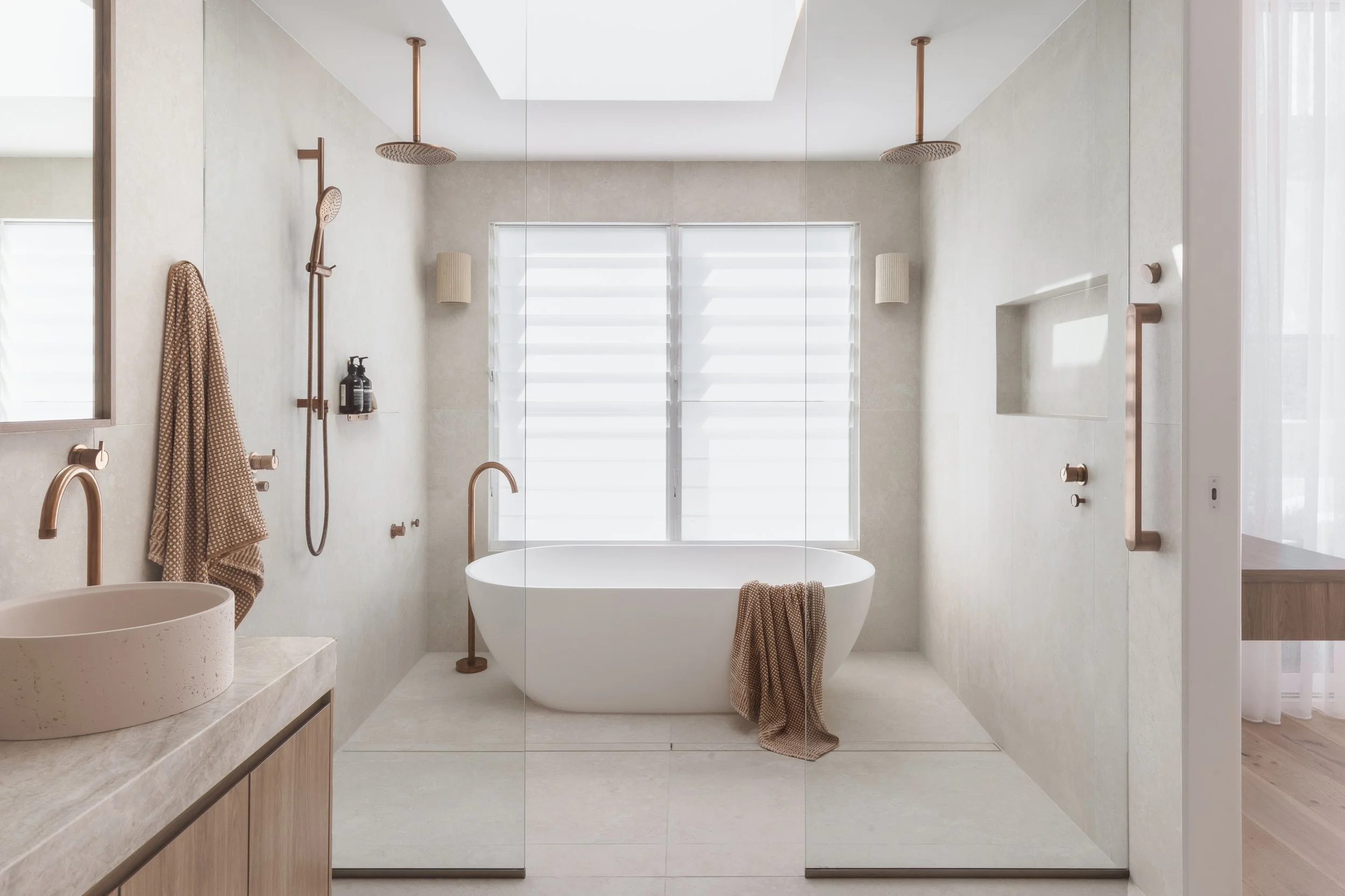 neutral-coastal-free-standing-bath-wet-area-bathroom