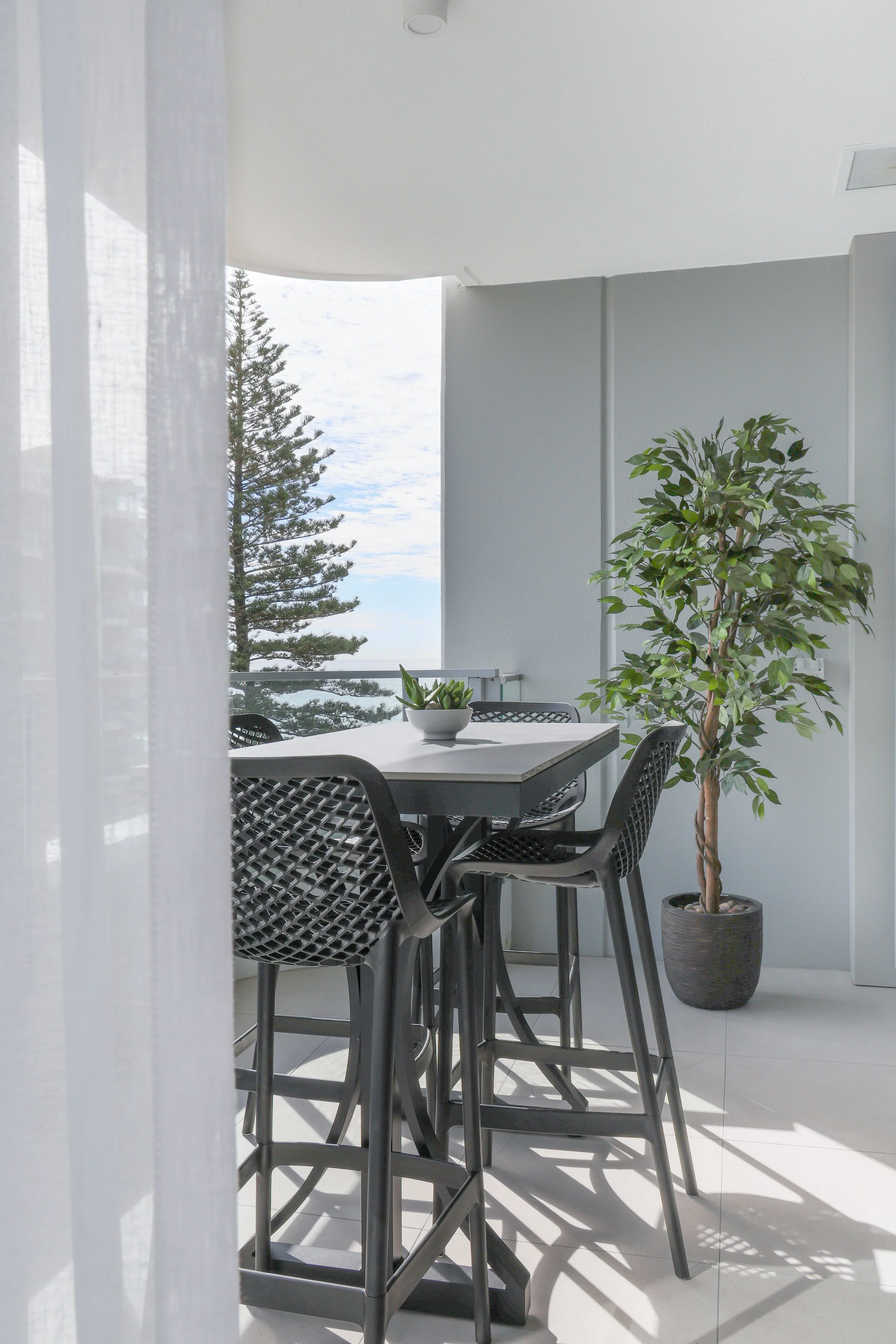 seaclusion-gold-coast-apartment-coastal-balcony