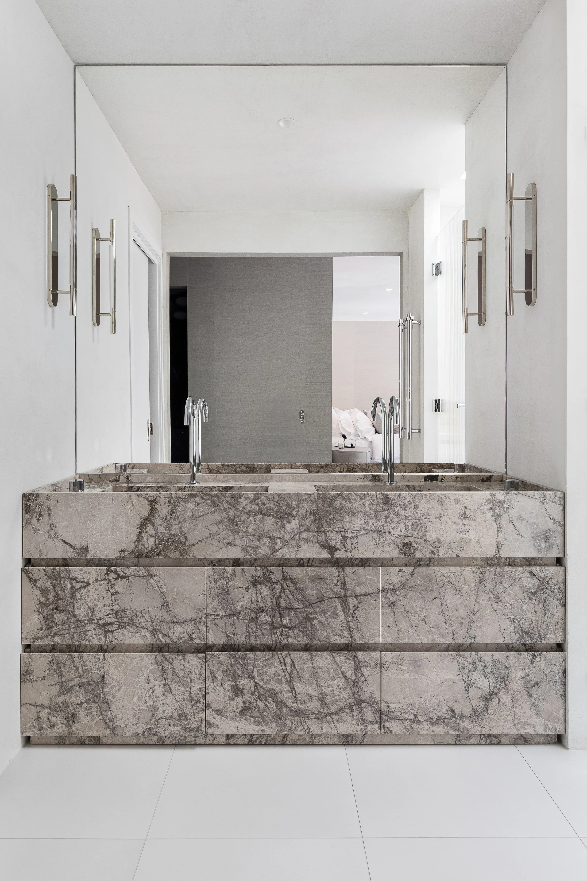 monochromatic-grey-marble-chrome-tapware-bathroom