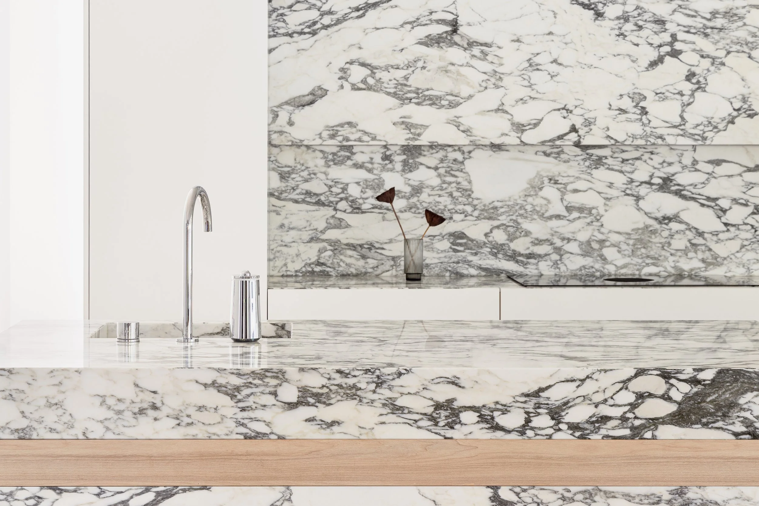 Corchia-Marble-Kitchen-Oak-Timber-Flooring-Neutral-Chrome-Tapware