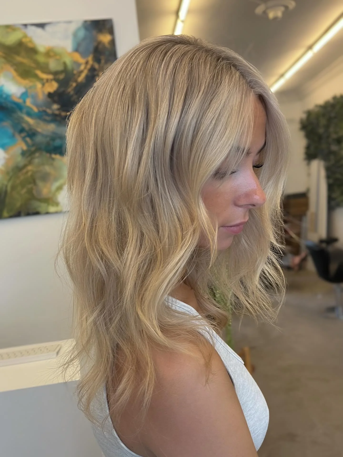 Reflekser med en bl&oslash;d overgang til smukke Ida 🤍

#ateliergross #reflekser #highligts #babylights #airtouch #softblend #softblonde #lowmaintenancehair #sommerh&aring;r #fris&oslash;r #fris&oslash;raarhus #aarhus #hairinspo