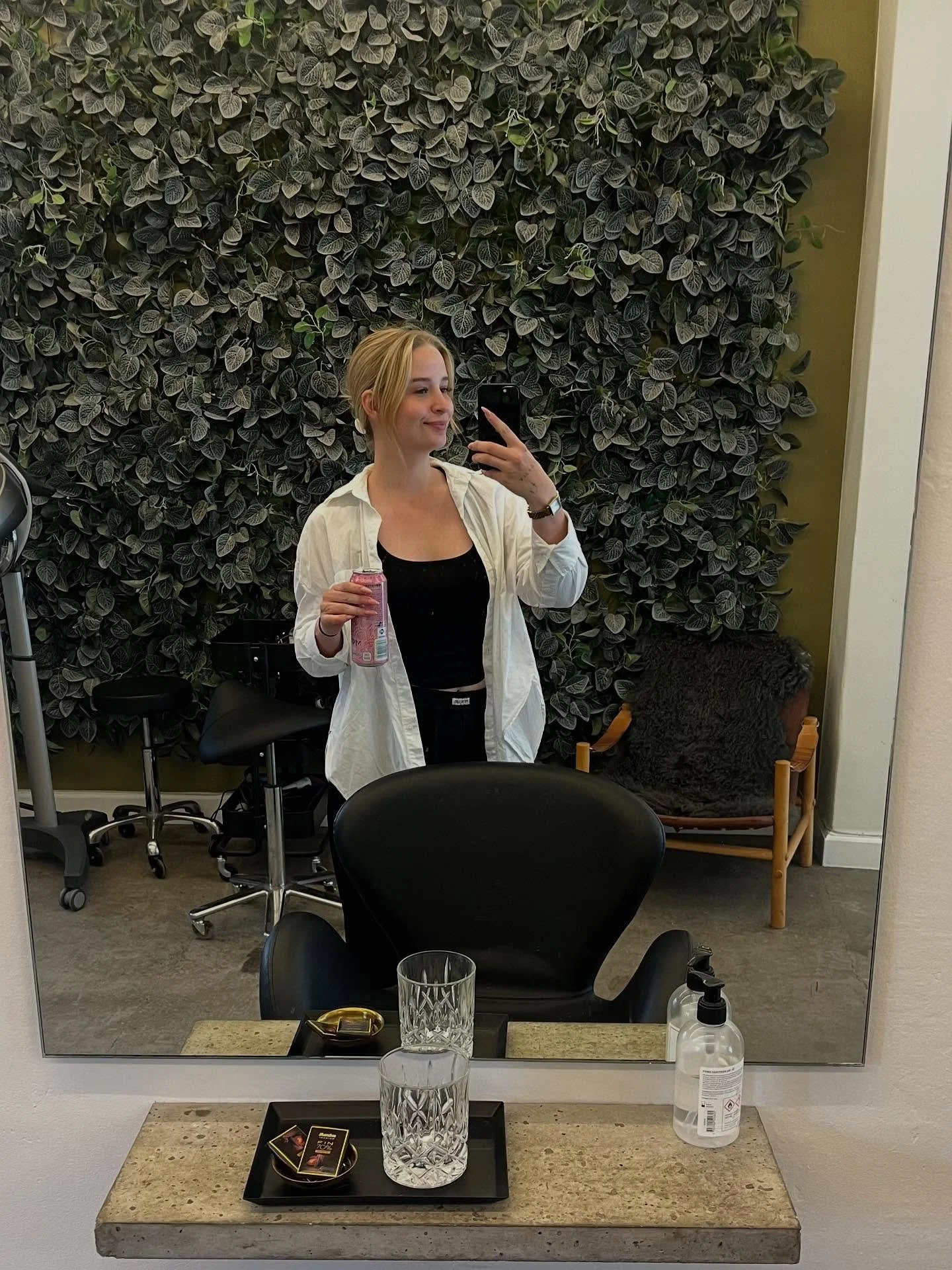 Tak tak tak for en sk&oslash;n start og til alle jer der har v&aelig;ret forbi allerede &ndash; det er for vildt!
Min kalender er allerede ved at v&aelig;re godt booket op, s&aring; en lille heads-up; husk at f&aring; booket i god tid 🤠

Jeg snupper