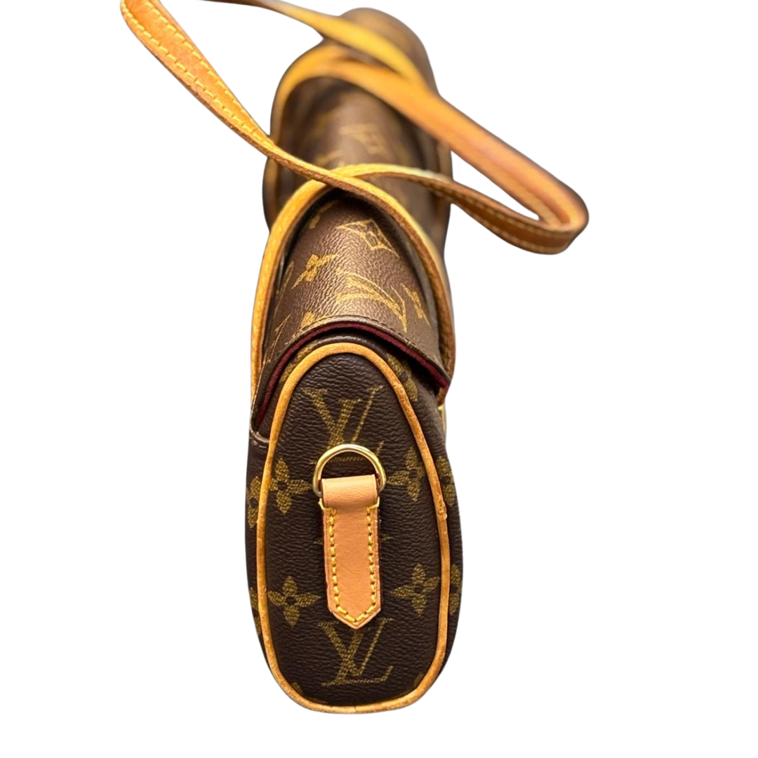 Louis Vuitton Designer-Rucksack in Monogram Canvas mit braunen Lederdetails und goldenem Akzent, Blick von oben