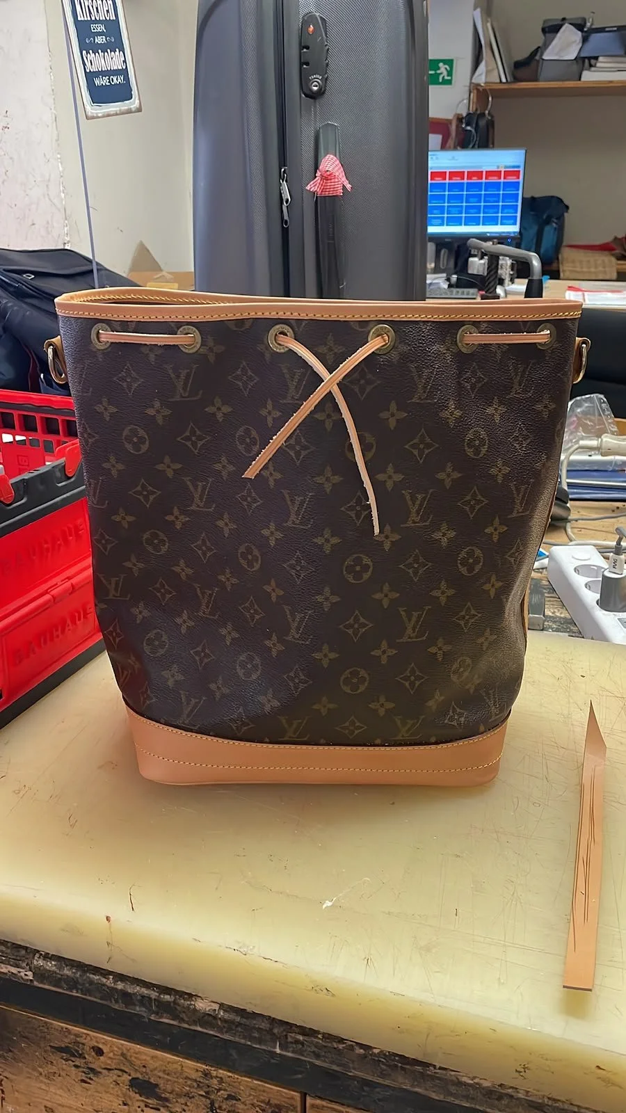Louis Vuitton Noé Tasche zur Restauration in der Lederwaren Winklmayr Werkstatt in Wels