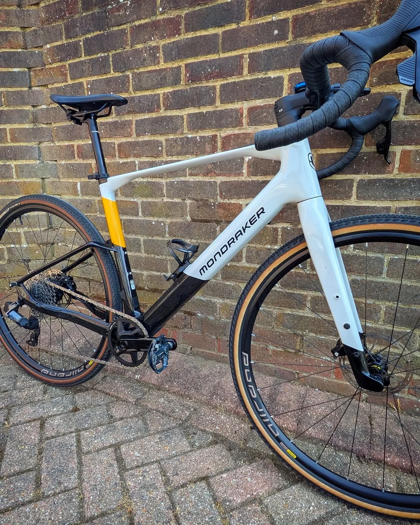Gravel biking done right

@mondraker_uk #dustyrr after it's first full service in prep for a few trips planned for it this summer 👌🏼

@mahle_smartbikesystems equipped ⚡

#gravelbike #mondrakerdustyrr #cycling #croxleybikes #mobilebikeshop #rickmans