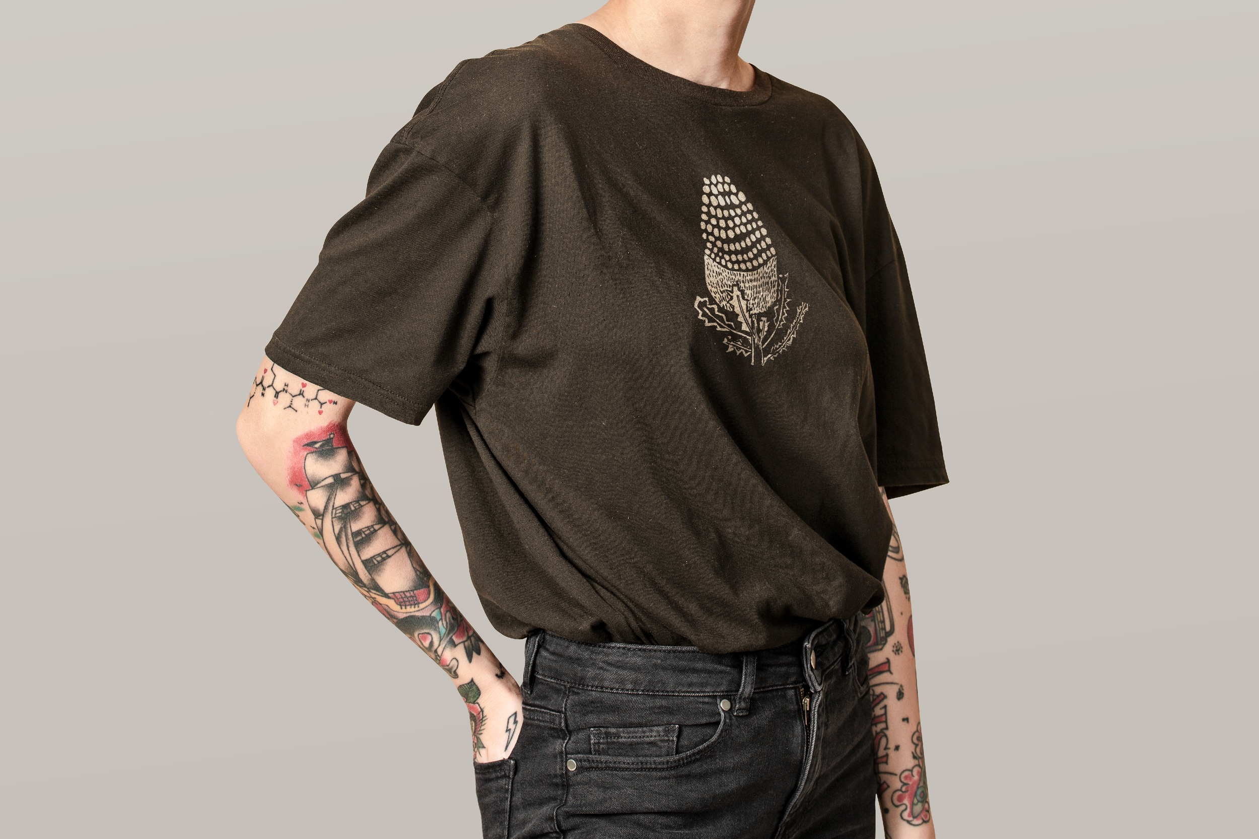 brown tshirt inverse.png