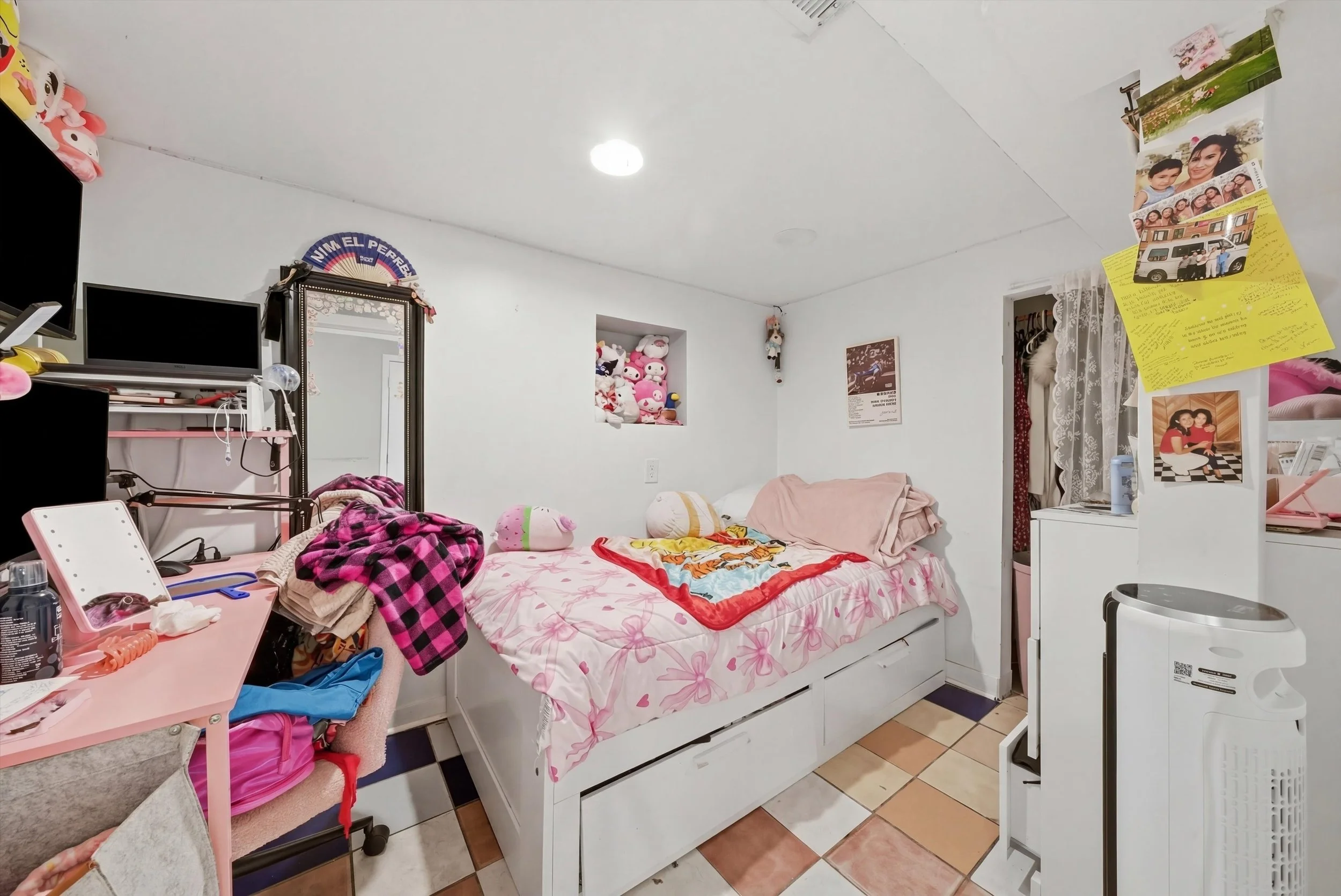 basement bedroom.jpg