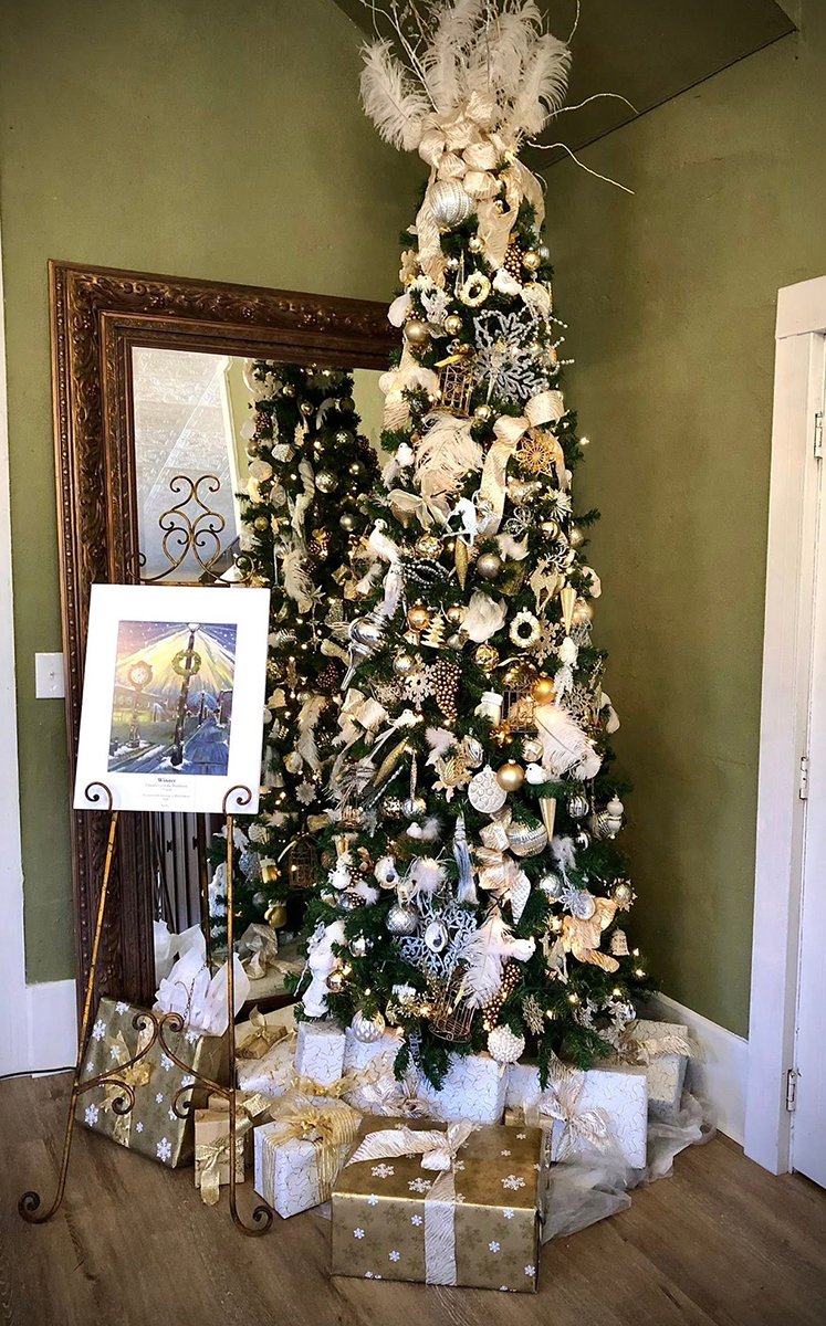 Christmas tree and gifts