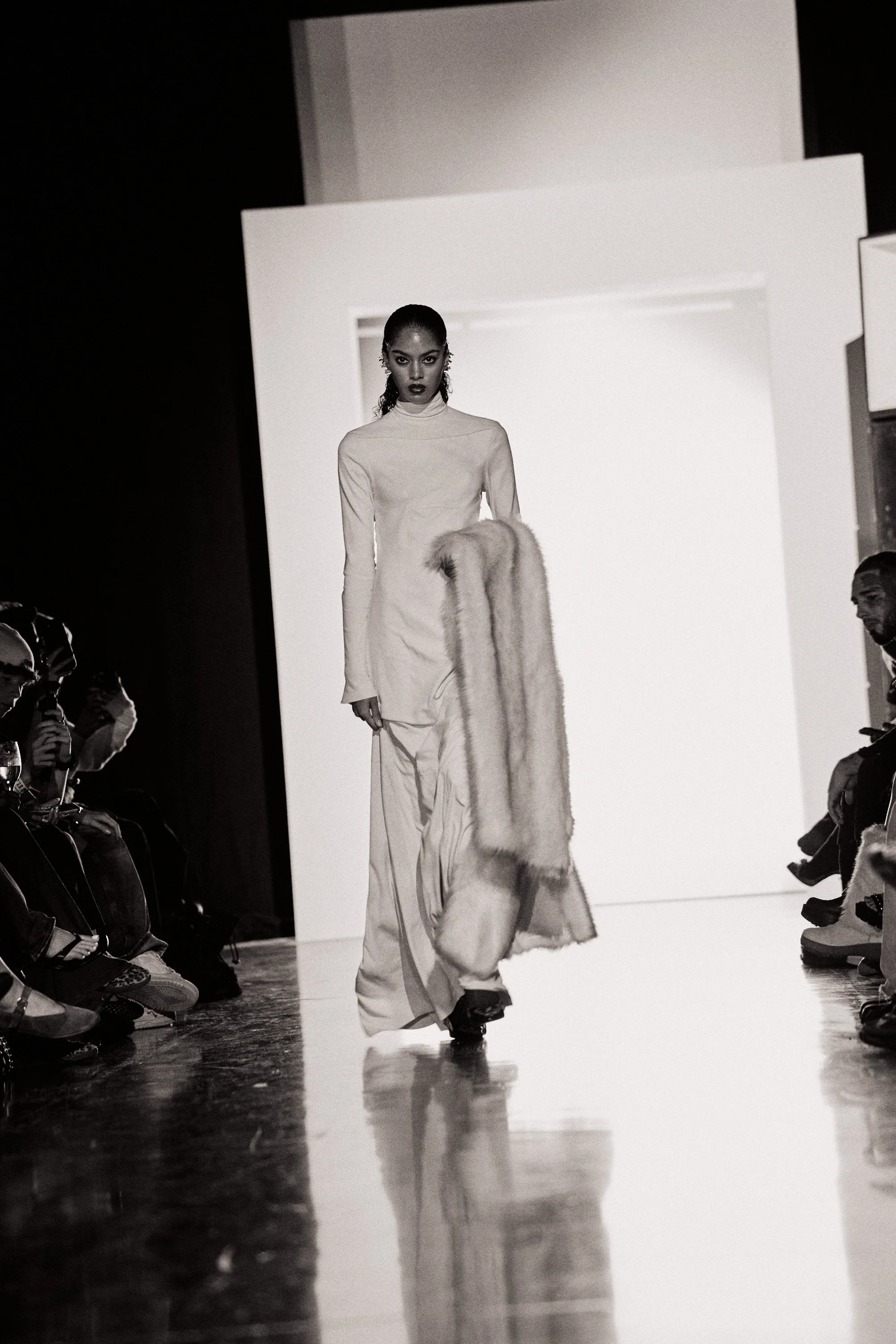 MakeitWet_MakuniaUgly_26_Runway1_by_Ines_Bahr_for_MFW 30 (1).jpg