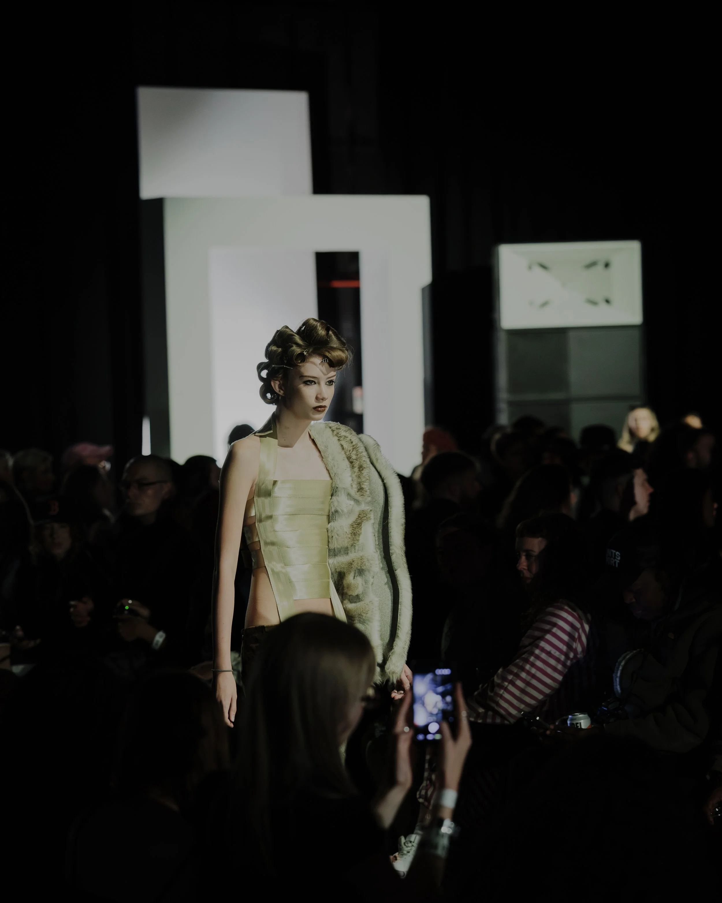 MakeItWet-MancuniaUgly-Runway-by-@JodyHartley_Photos-for-MFW--2021.jpg
