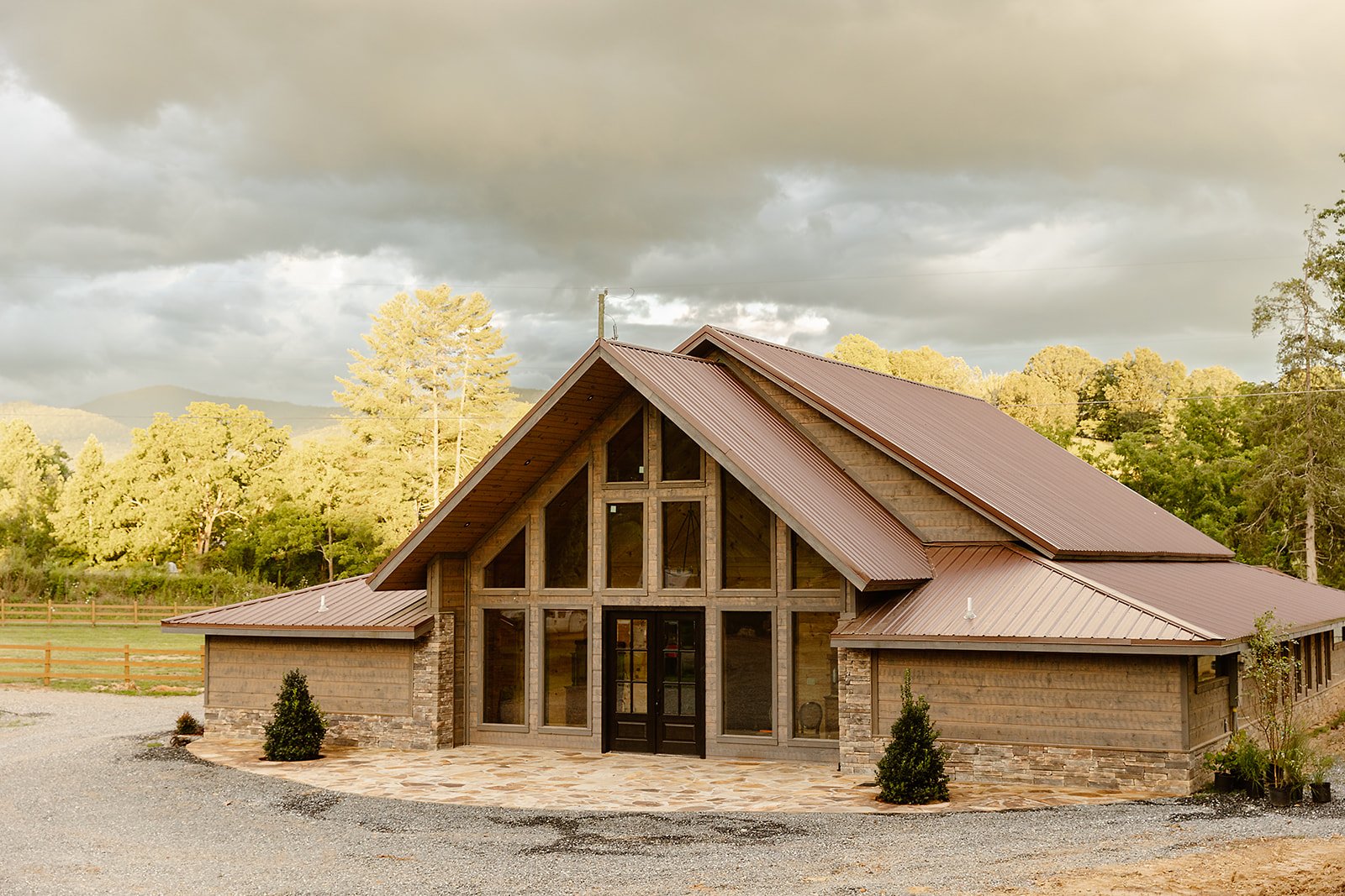commercial builders Cherokee nc