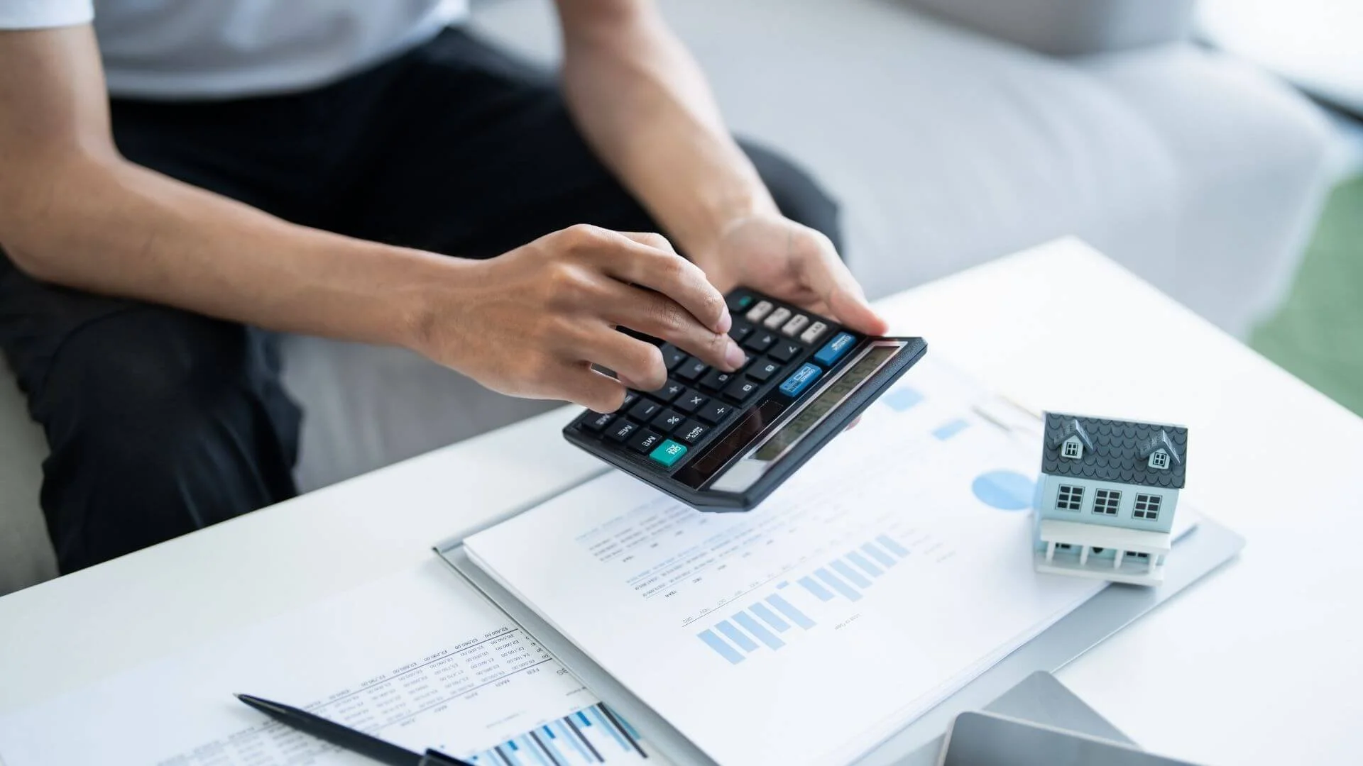 person working on a calculate to budget their seo