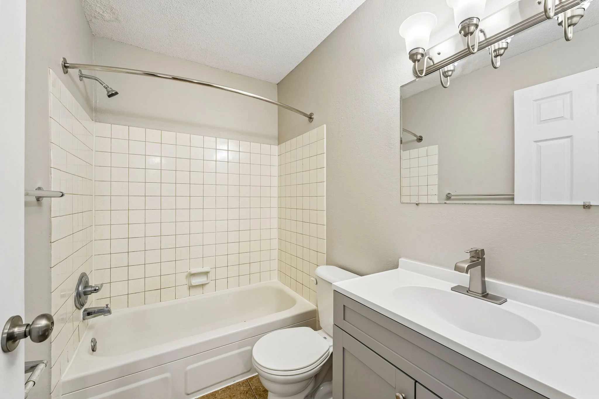 2 bedroom - 22-web-or-mls-Unit 09-206-018.jpg
