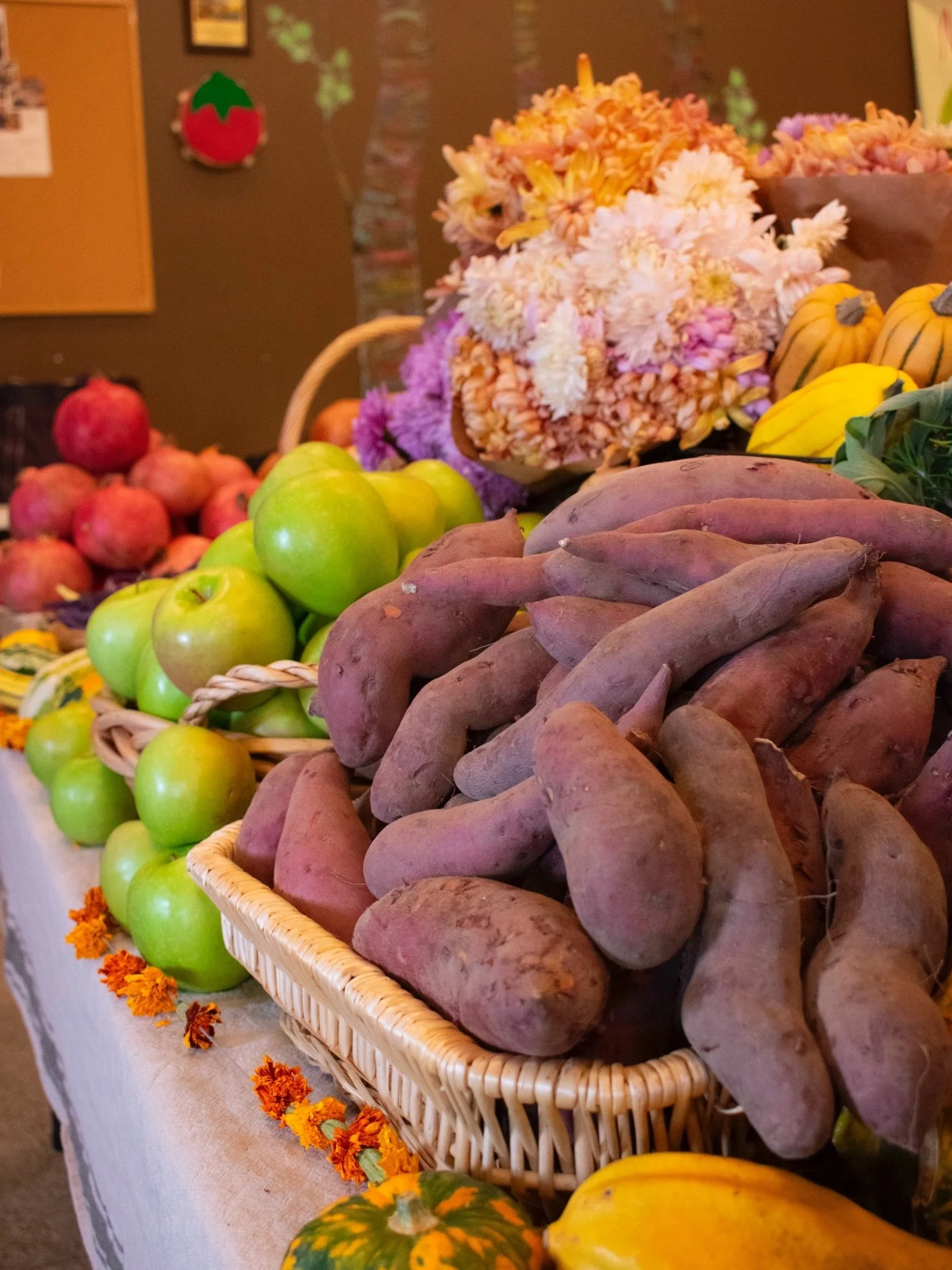 Happy Thanksgiving from your friends at the Tahoe Food Hub! 🦃🥔🥕

We have lots of Thanksgiving meal essentials in our Truckee shop: sage+rosemary bundles, parsley, sweet potatoes, carrots, celery, onions, garlic, apples, and MORE! 🍏🥦🍠

We are op