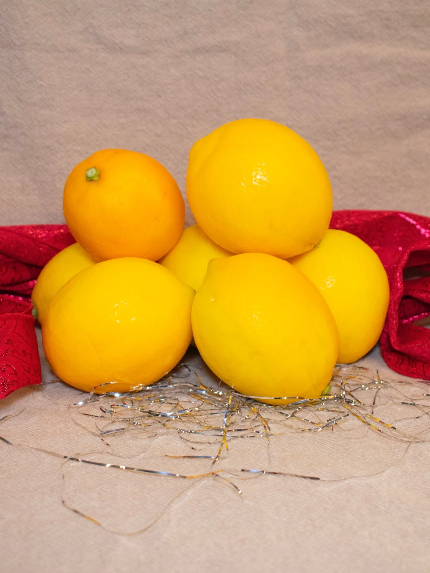 🍋 The market is open! Don&rsquo;t forget to place your orders before Tuesday at 5 PM to stock up on all your seasonal favorites. We have boatloads of Satsuma mandarins, Meyer lemons, winter squash, root veggies, and more!

AND come say hi to our far