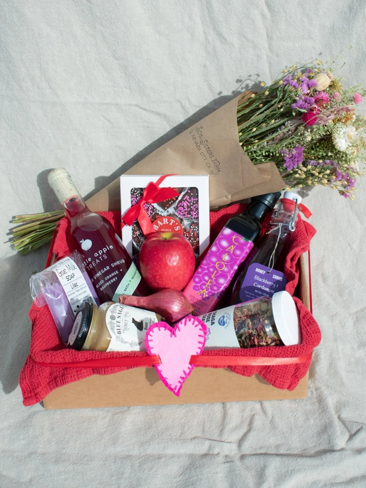 🍎The online market is OPEN🩷

We have lots of fresh produce and specialty items to ring in Valentine&rsquo;s Day next week! Pink Lady apples from Patrick&rsquo;s Gardens, Ruby Red Grapefruit from Twin Peaks Orchard, Grapefruit from Salle Orchards, T