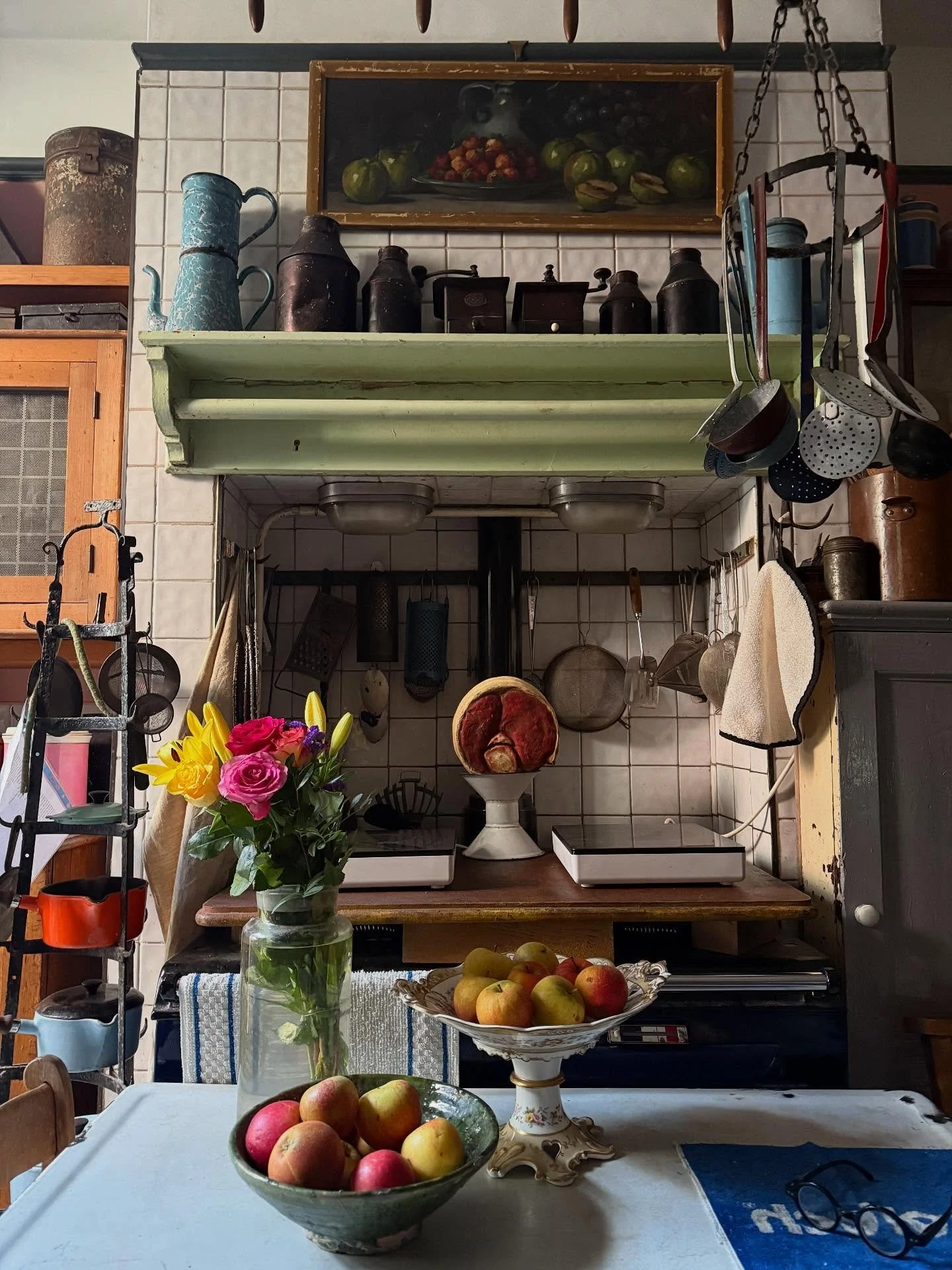 Autumn is almost here - some pics of kitchen with some still life fruit and floral paintings (all for sale)
-
-
-
#kitchen #farmhousekitcheninthecity #stilllife #floraloilpainting #fruitoilpainting #apples #flowers #antheasattic #antheasatticart #au
