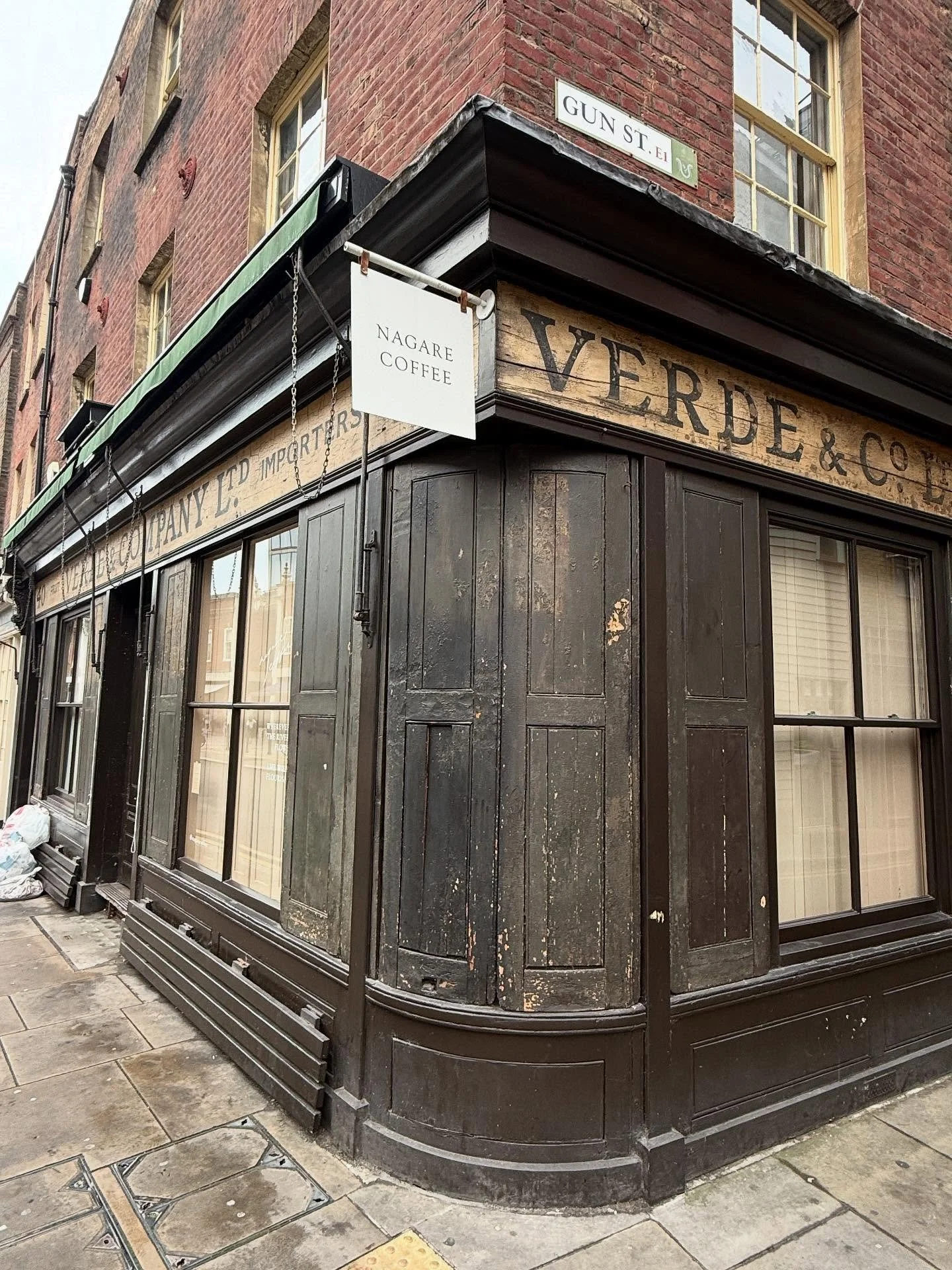 A recent trip up to Spits - these old buildings inspire me every time - and a drink at Woolwich at the Dial Arch
-
-
-
#oldspitalfieldsmarket #spitalfields #spits #eastlondon l#londone1 #agold #verde&co #brushfieldstreet #theenglishrestaurant #m