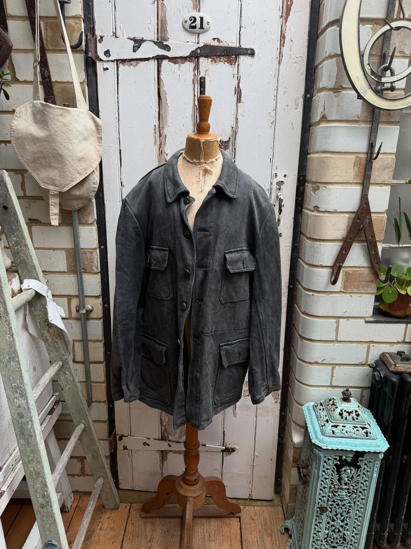 More menswear - jackets & shirts coming up soon - check out my website or Etsy shops - Anthea’s Attic and Anthea’s Attic Apparel
-
-
-
#antiquemenswear #antiquejacket #antiquecoat #antiqueshirt #antiquechemise #dyed #greencottonshirt