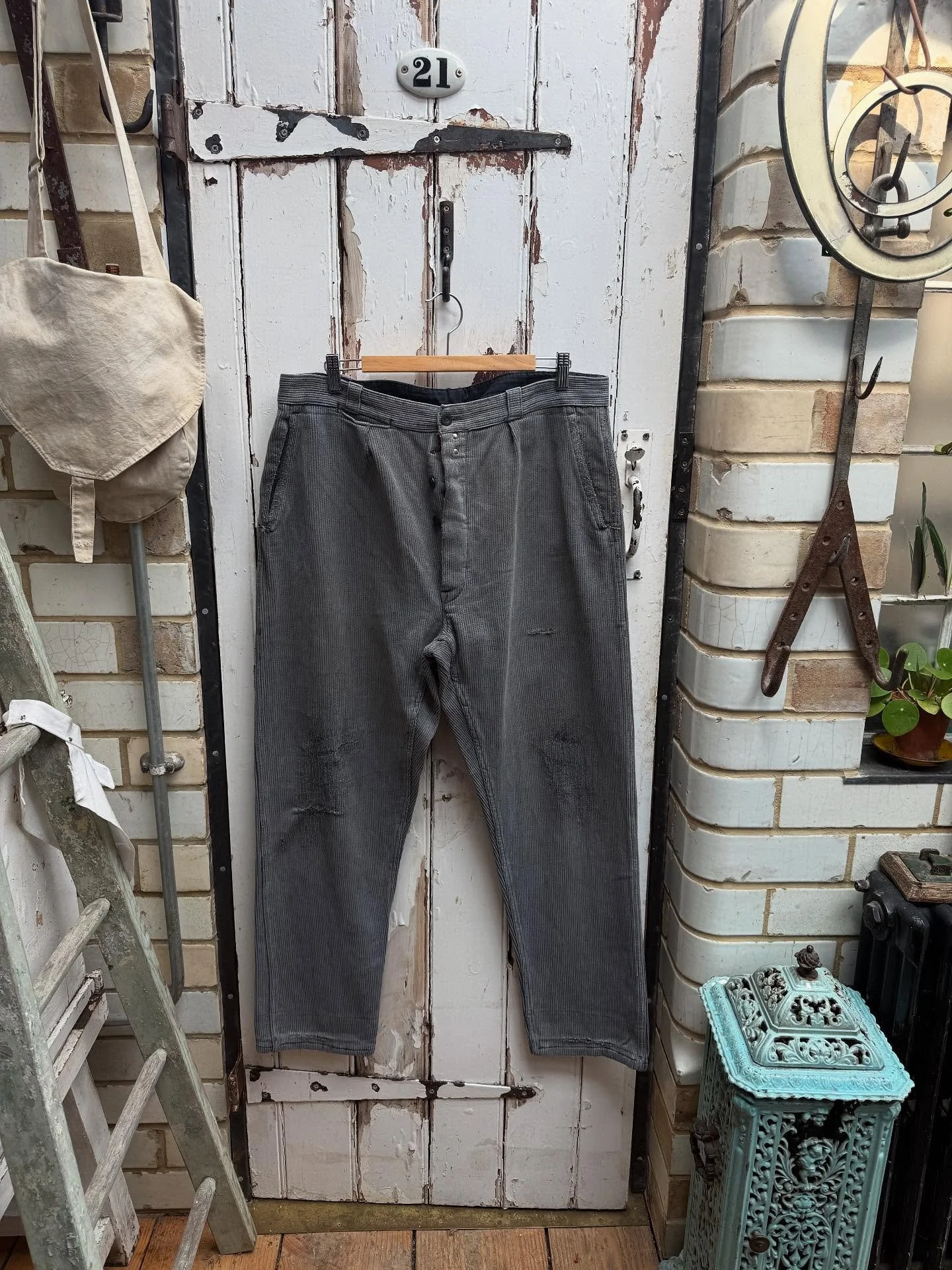 Menswear trousers coming up soon
-
-
-
#antiquemenswear #antiquetrousers #wooltrousers #cordttrousers #frenchtrousers #pinstripedtrousers #dutchtrousers #cottonttousers #dungarees #legs #antheasattic #antheasatticapparel