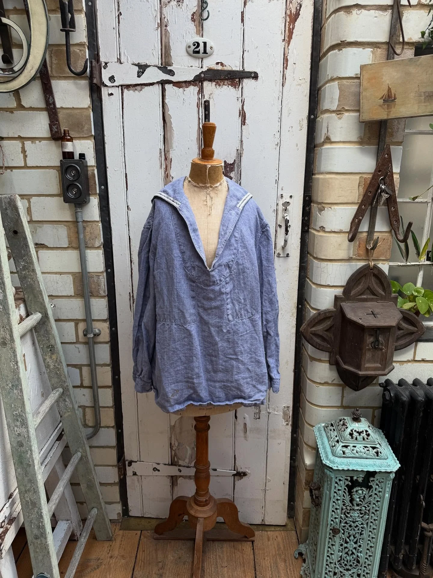 Menswear coming up - amazing French biaudes, linen sailor top, cotton shirts, waistcoats
-
-
-
-#biaude #smock #índigo #chemise #shirt #dressshirt #waistcoat #blueshirt #antheasatticapparel #antheasattic
