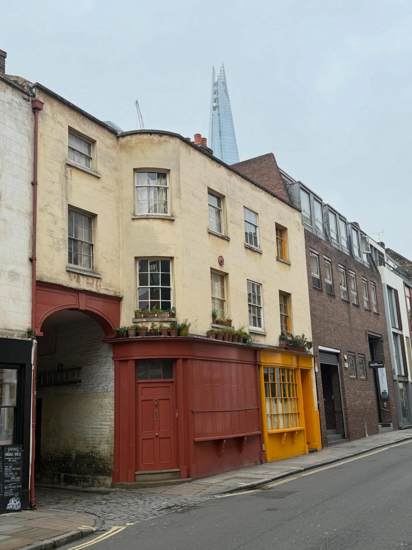 Little trip up to Bermondsey Street 
-
-
-
#bermondsey #bermondseystreet #londonbridgearches #theshard #church