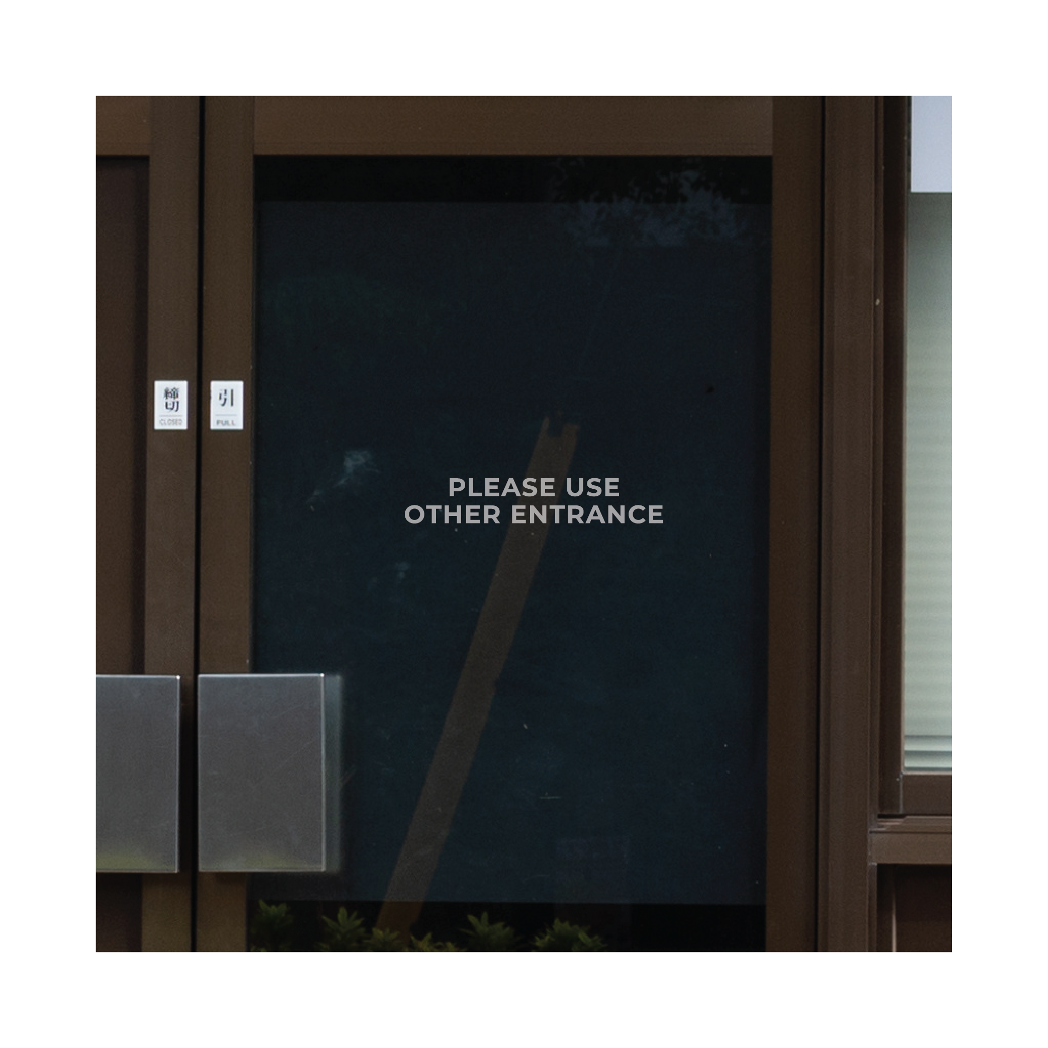 Golftec_Decal_PleaseUseOtherEntrance_Frosted_ZoomedIn.png