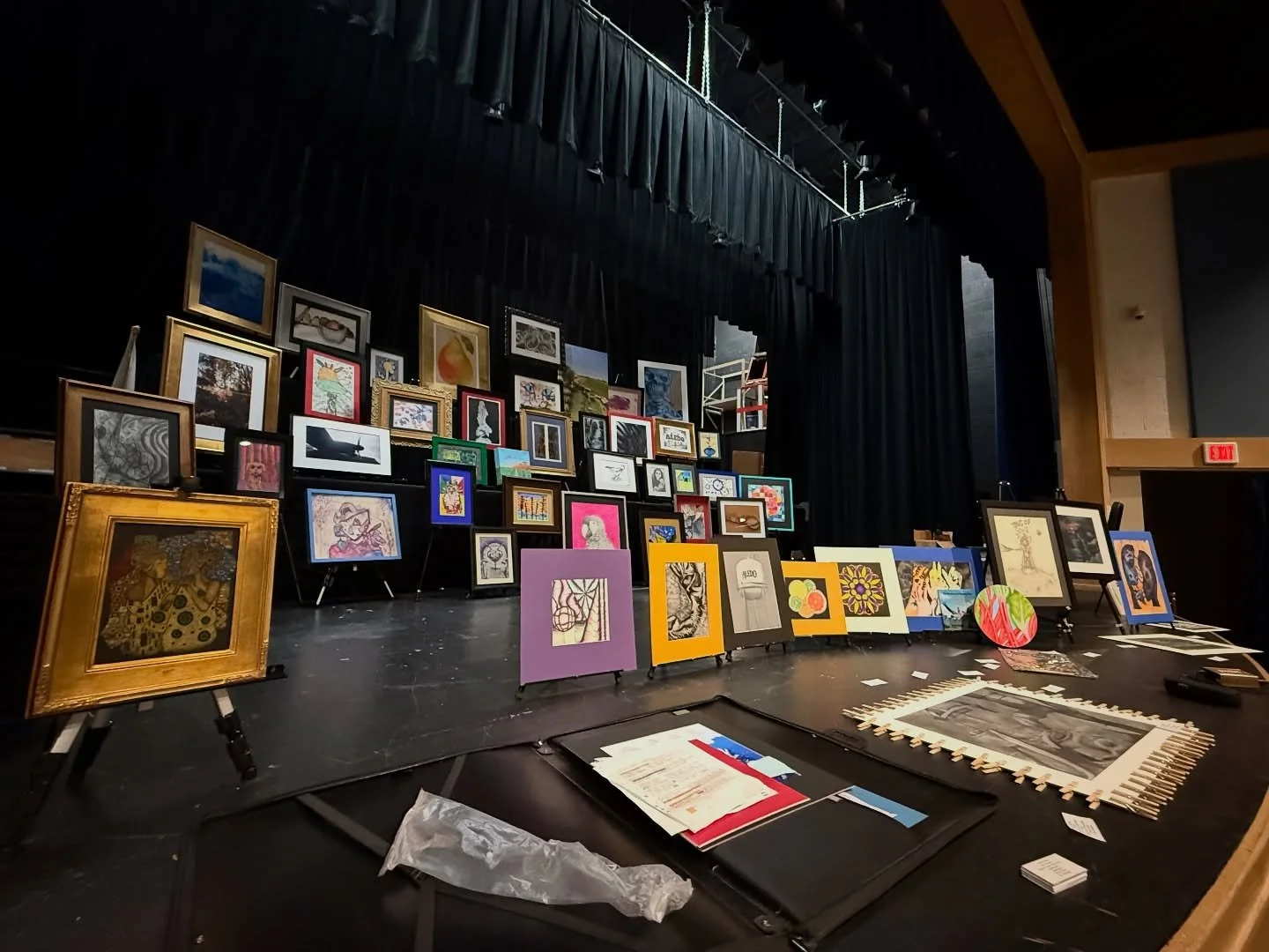 We are Painting the Town Nouveau&mdash;and even the auction display has been kissed by Klimt&rsquo;s patterns, colors, and textures. 🌟 
🖌️The Art Walk rolls out Monday, with a guided tour at 6 PM on Thursday, Sept. 18. 
🖼️ Our gems will relocate o