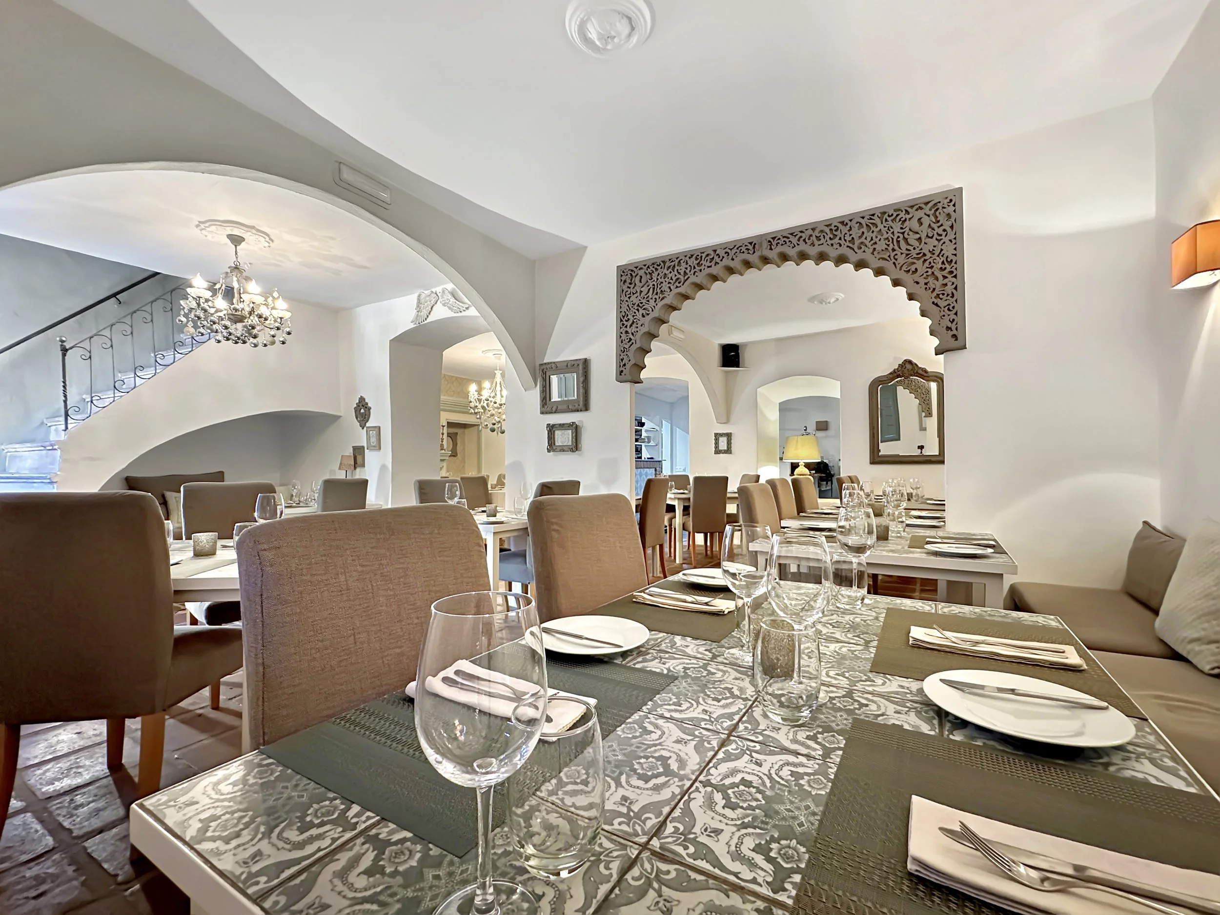 Restaurant + Living