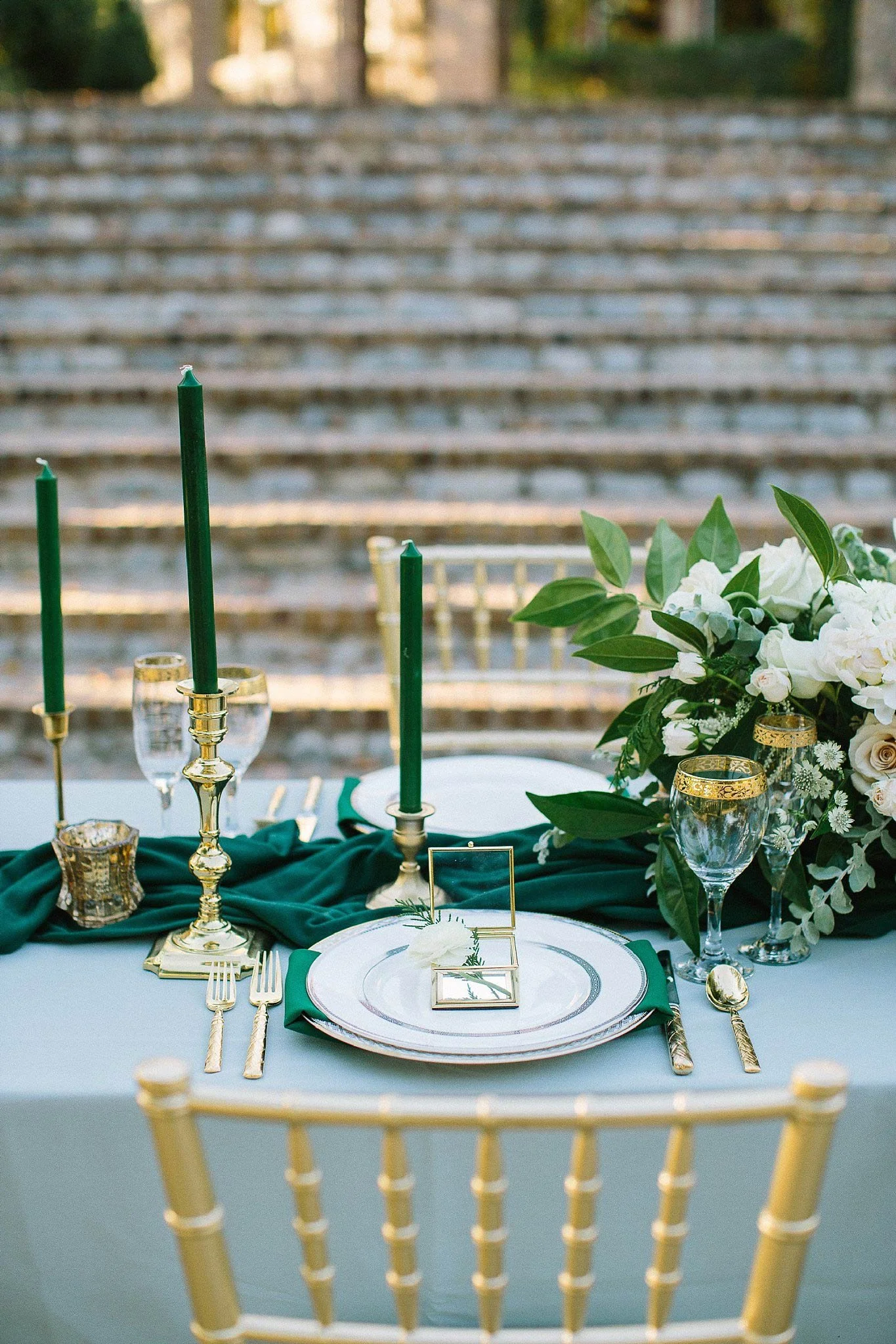 aristide mansfield wedding grey reception table with green runner and gold platesaristide mansfield wedding grey reception table with green runner and gold plates