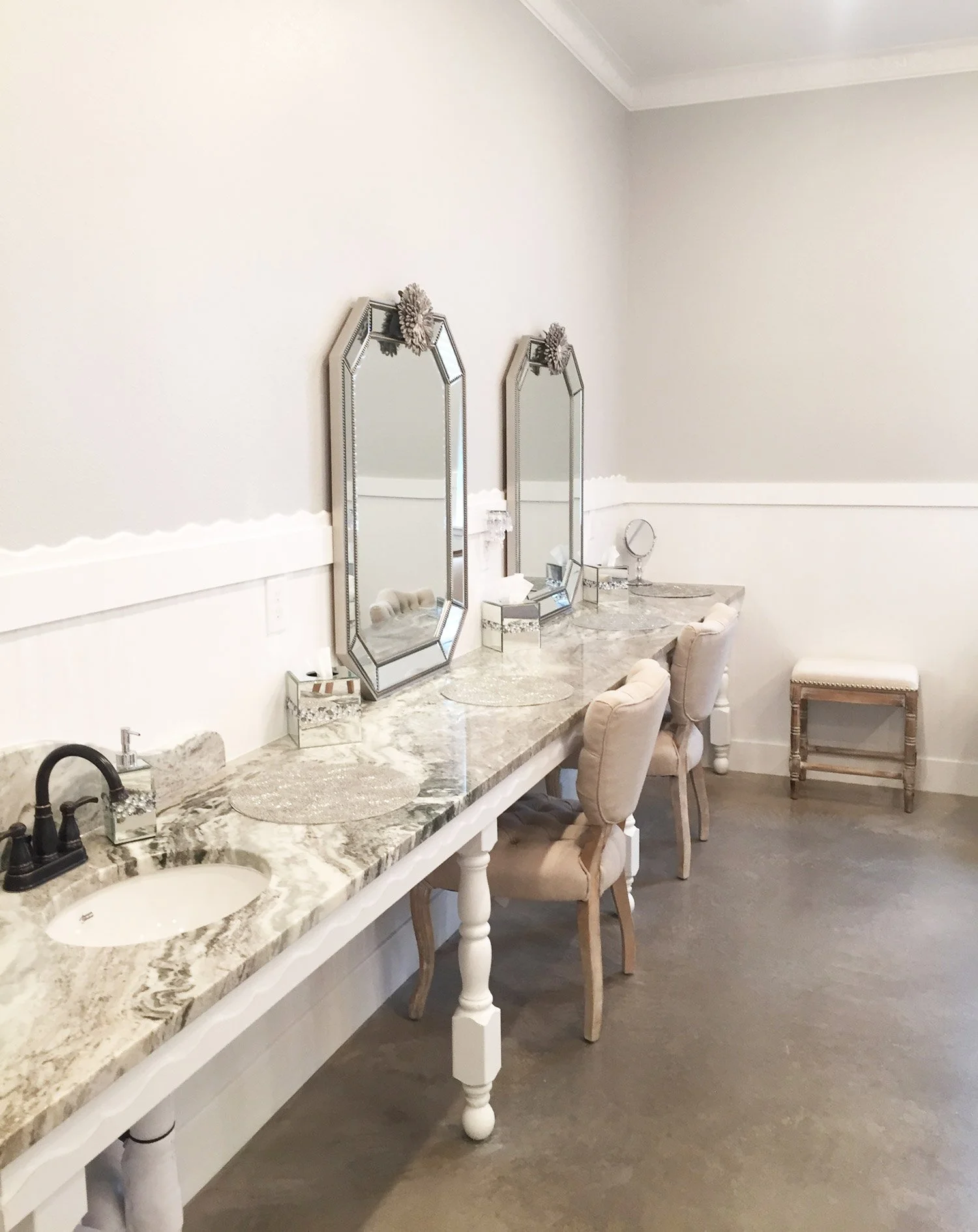 Firefly Gardens bridal suite with a marble counter