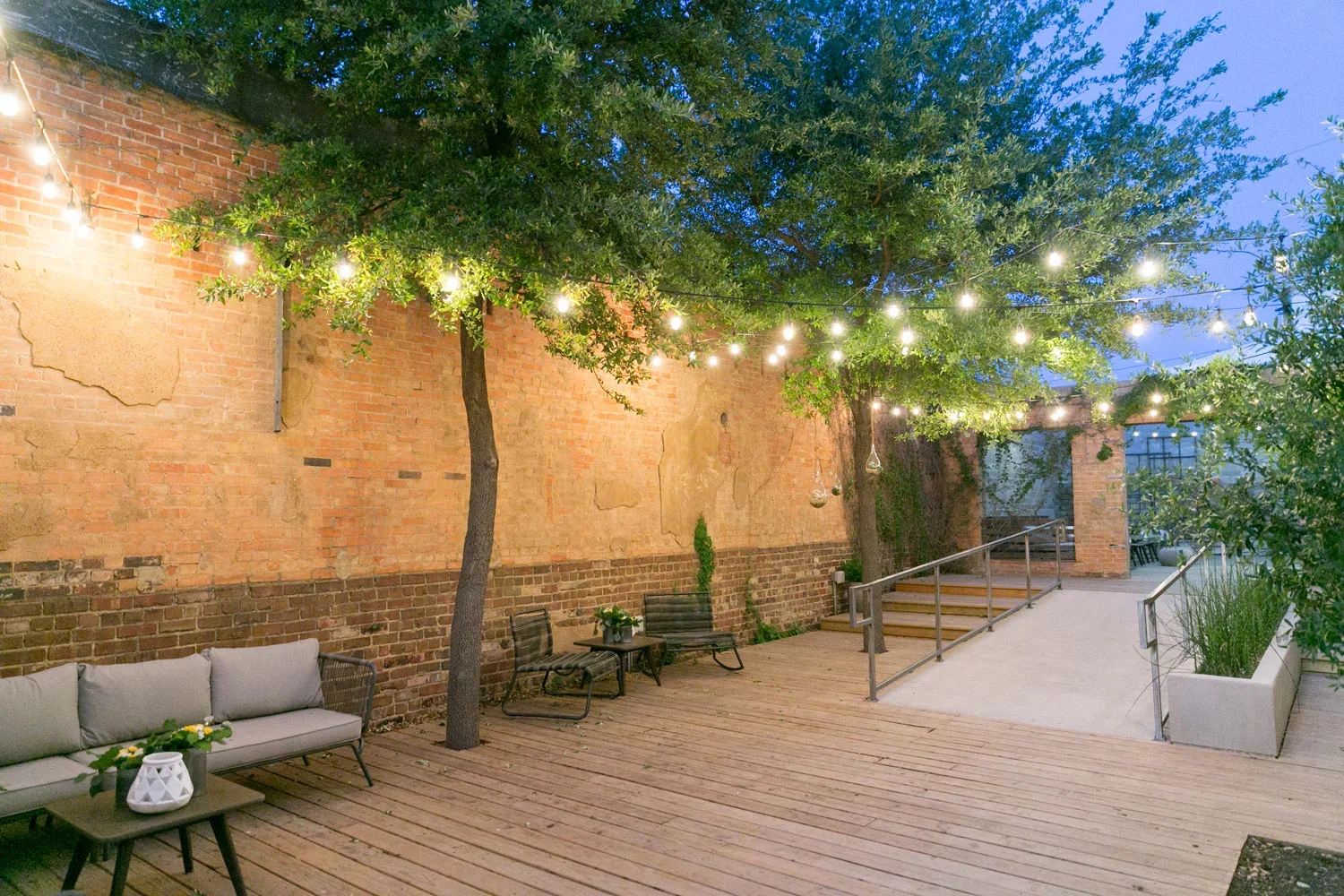 4 eleven outdoor courtyard (Copy)